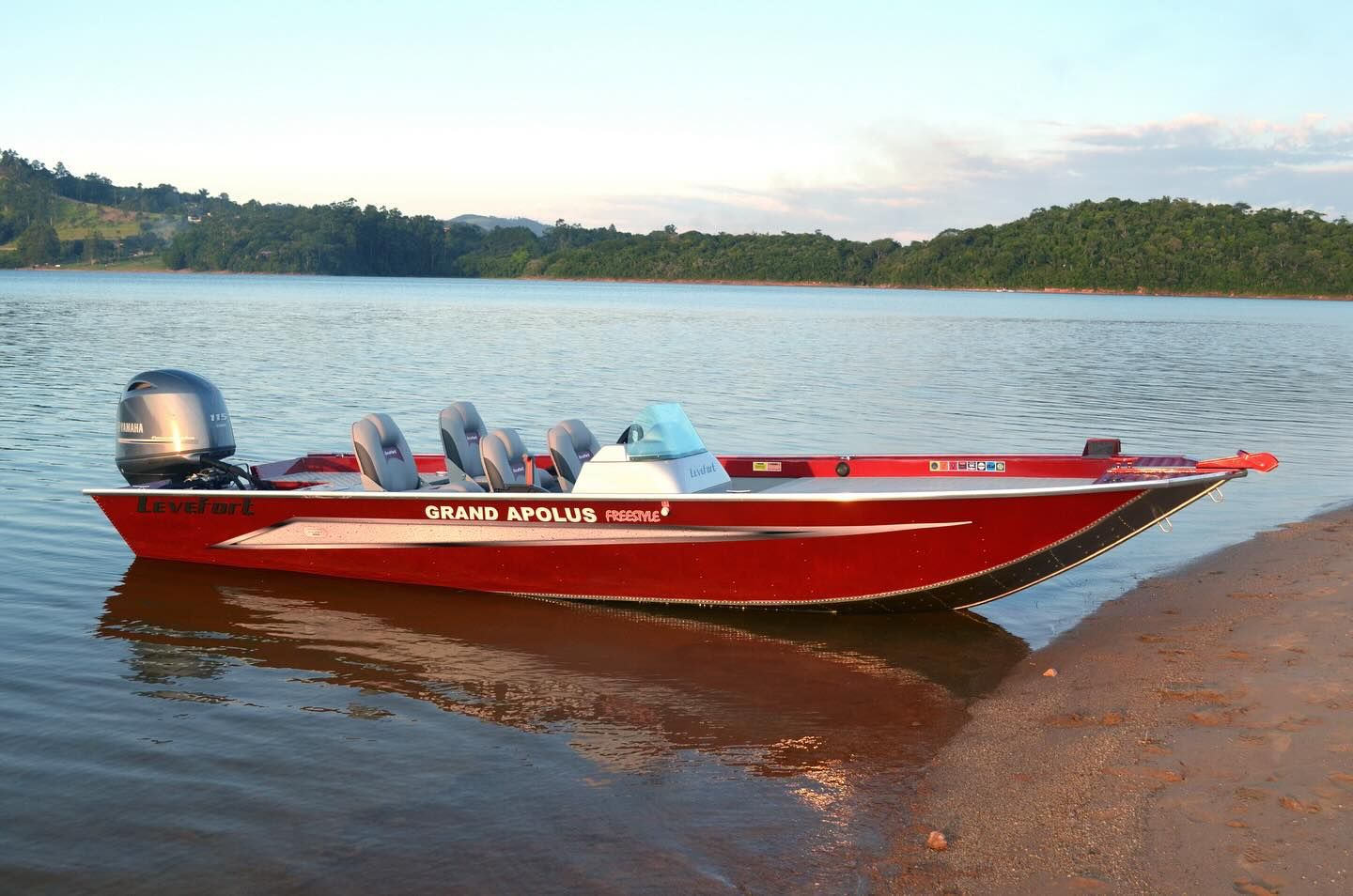 Barco Levefort Grand Apolus FREESTYLE + Motor 115HP + Carreta