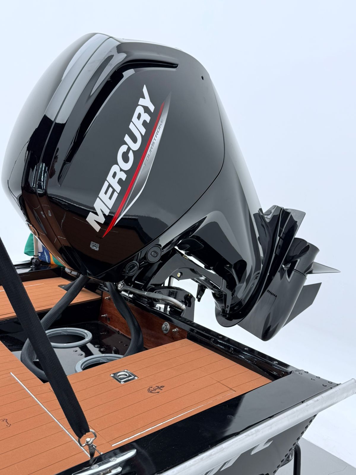Barco lancha Levefort Apolus 600 S + Motor popa Mercury 100HP ELPT EFI + Carreta rodoviária
