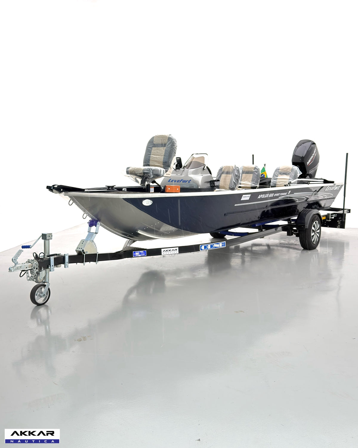 Barco lancha Levefort Apolus 600 + Motor popa Mercury 60HP + Carreta rodoviária