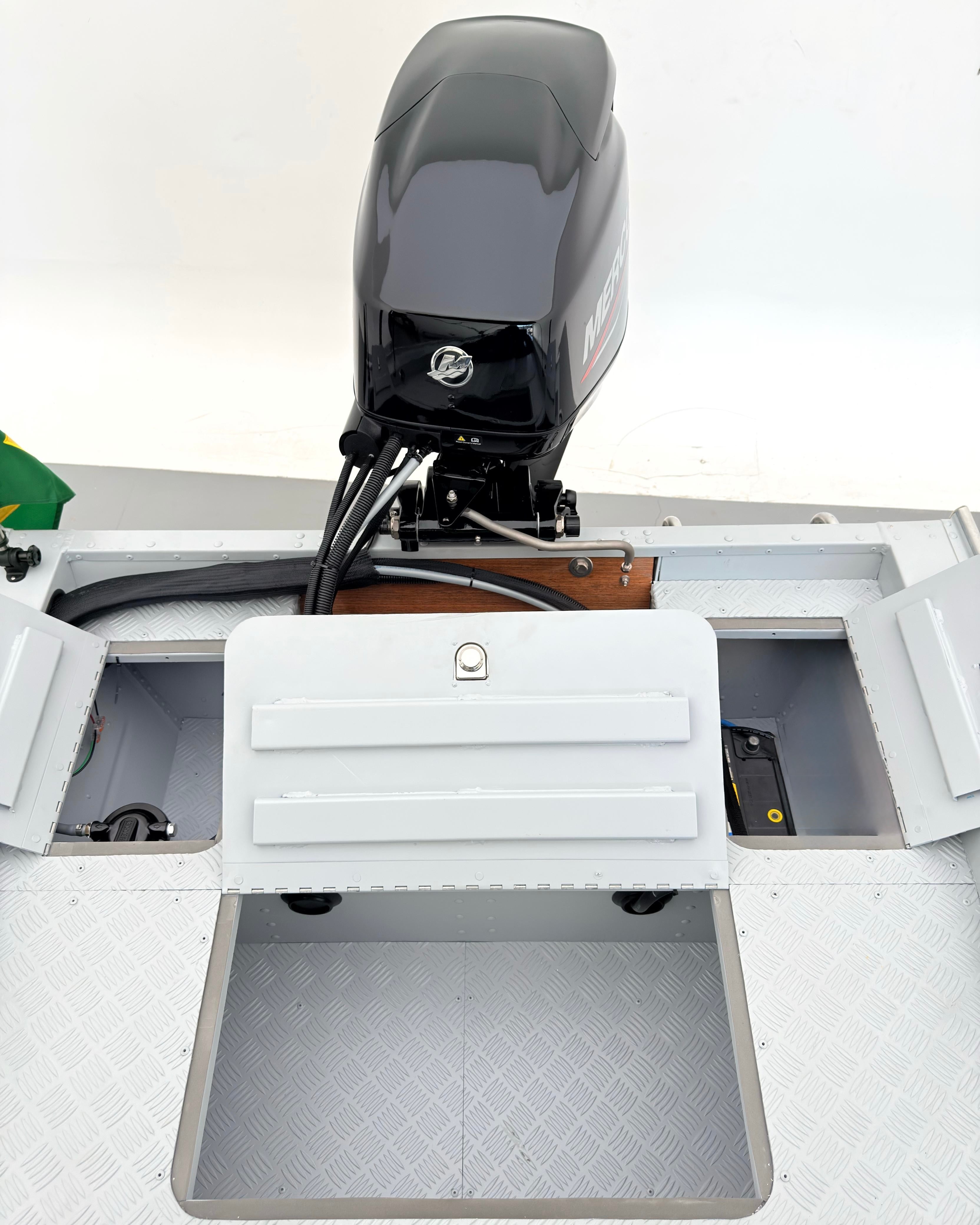 Barco lancha Levefort Apolus TR CLX + Motor popa Mercury 40HP 4 Tempos + Carreta rodoviária