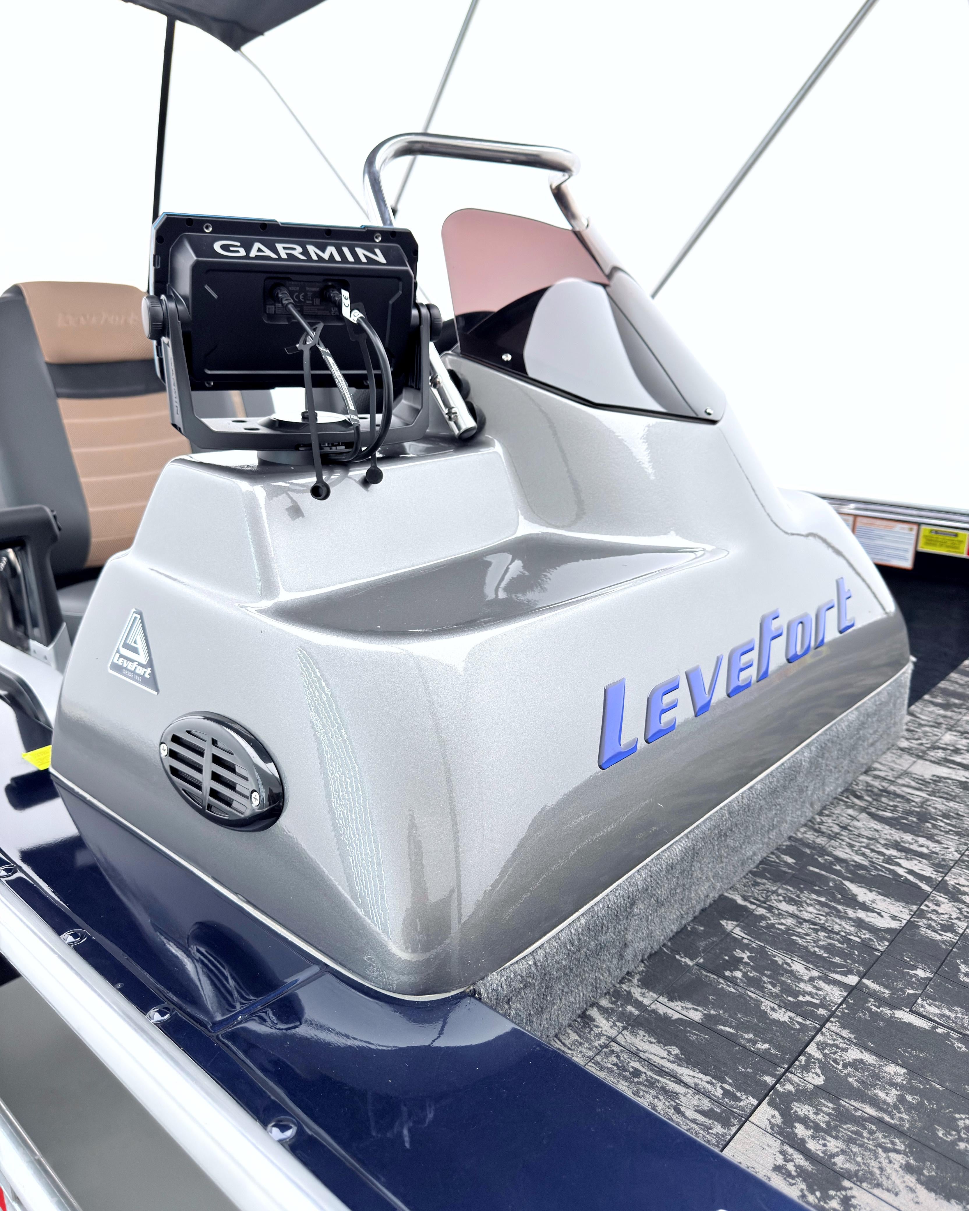 Barco lancha Levefort Apolus 600 S + Motor popa Mercury 100HP ELPT EFI + Carreta rodoviária