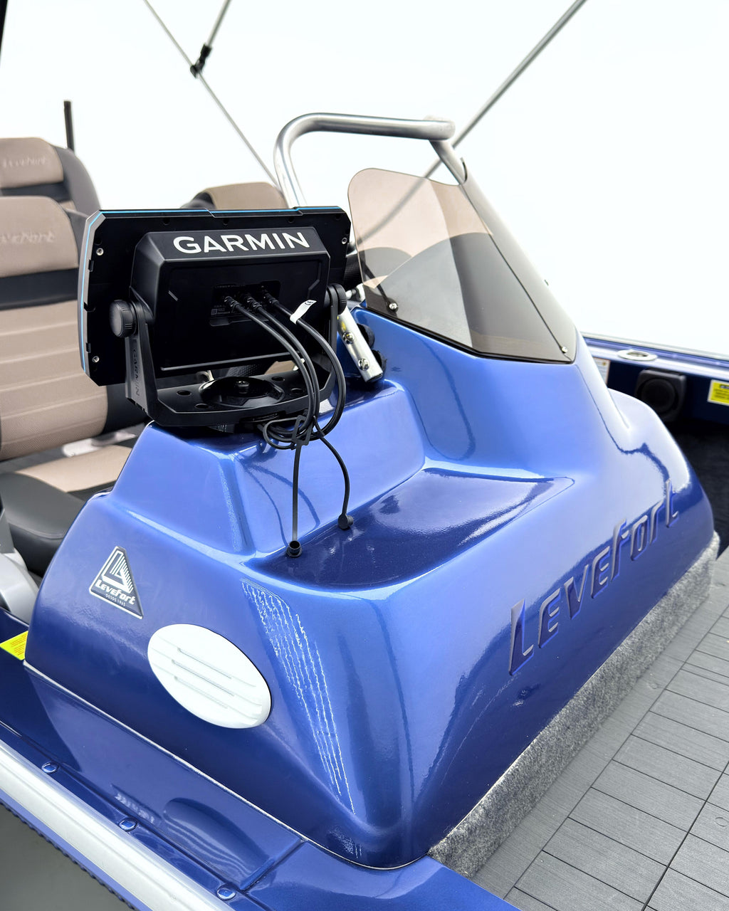 Barco lancha Levefort Apolus 600 + Motor popa Mercury 60HP ELPT EF + Carreta rodoviária