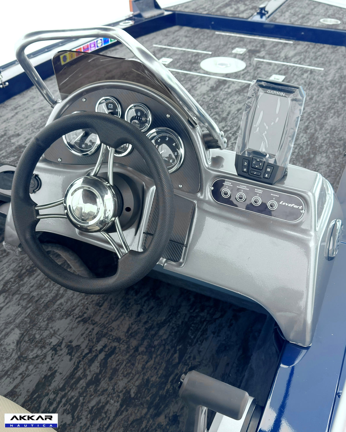 Barco lancha Levefort Apolus 600 + Motor popa Mercury 60HP + Carreta rodoviária