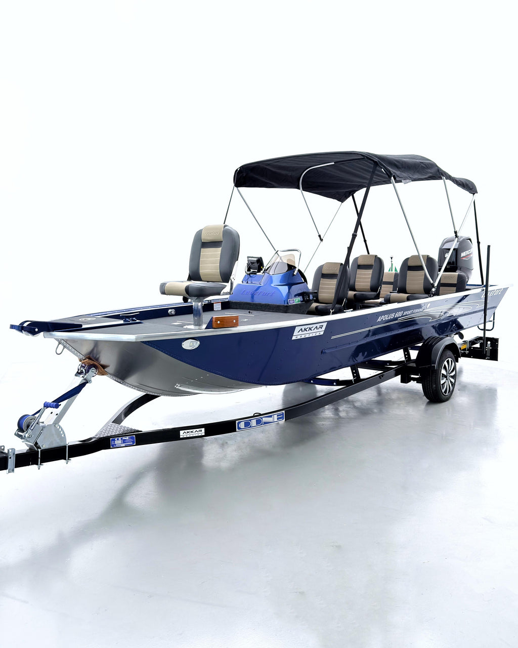 Barco lancha Levefort Apolus 600 + Motor popa Mercury 60HP ELPT EF + Carreta rodoviária