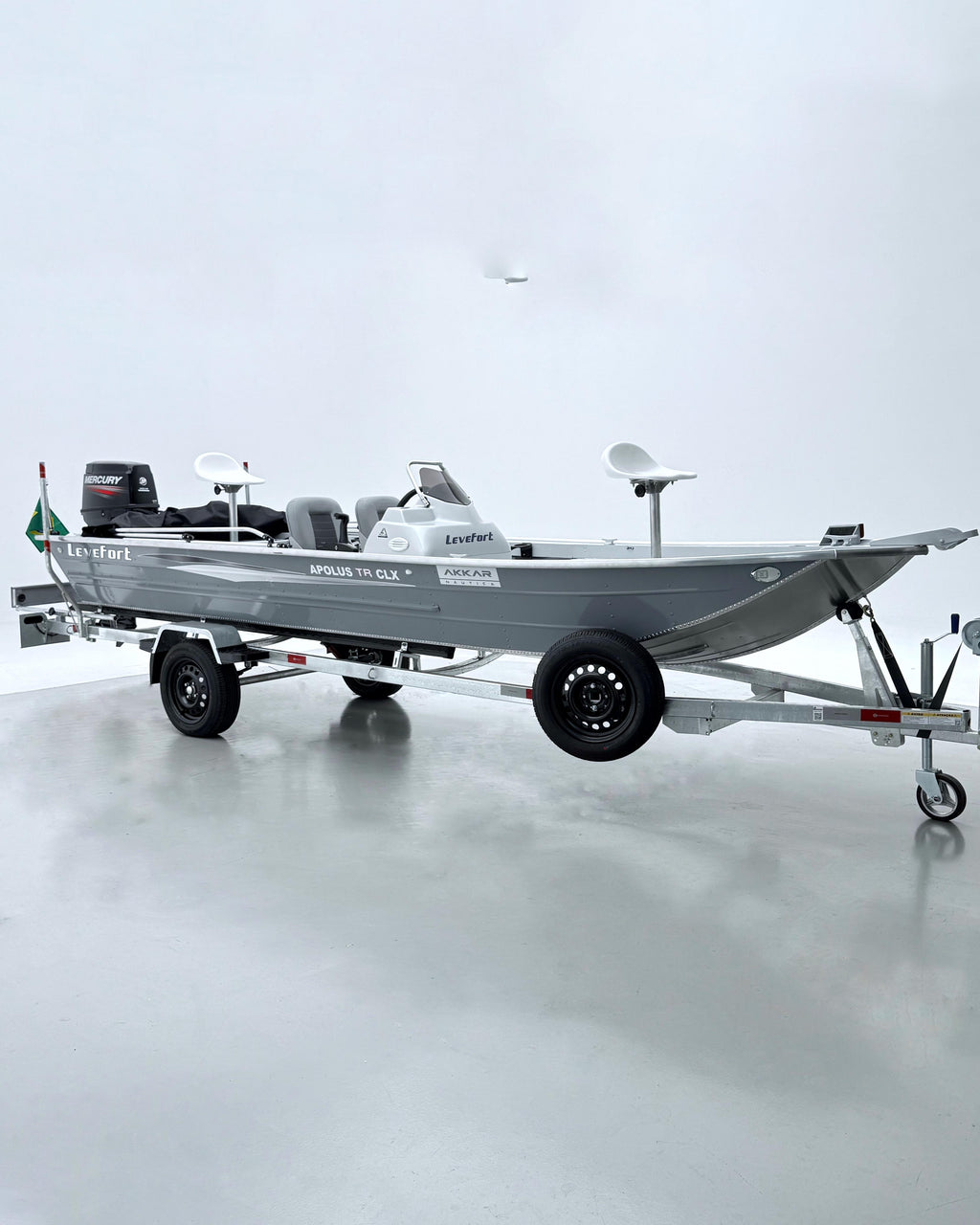 Barco lancha Levefort Apolus TR CLX + Motor popa Mercury 50HP ELPTO + Carreta rodoviária