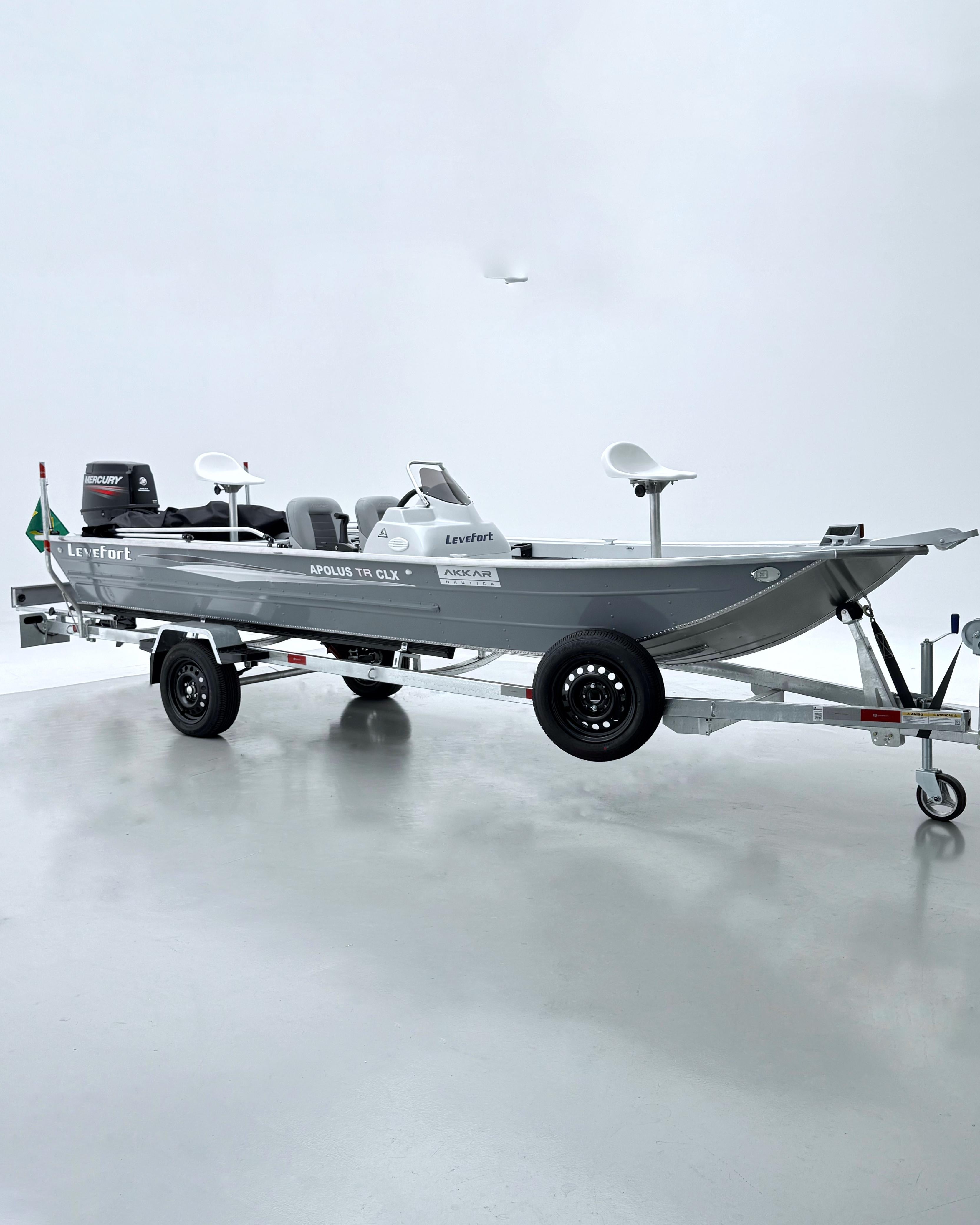 Barco lancha Levefort Apolus TR CLX + Motor popa Mercury 50HP ELPTO + Carreta rodoviária