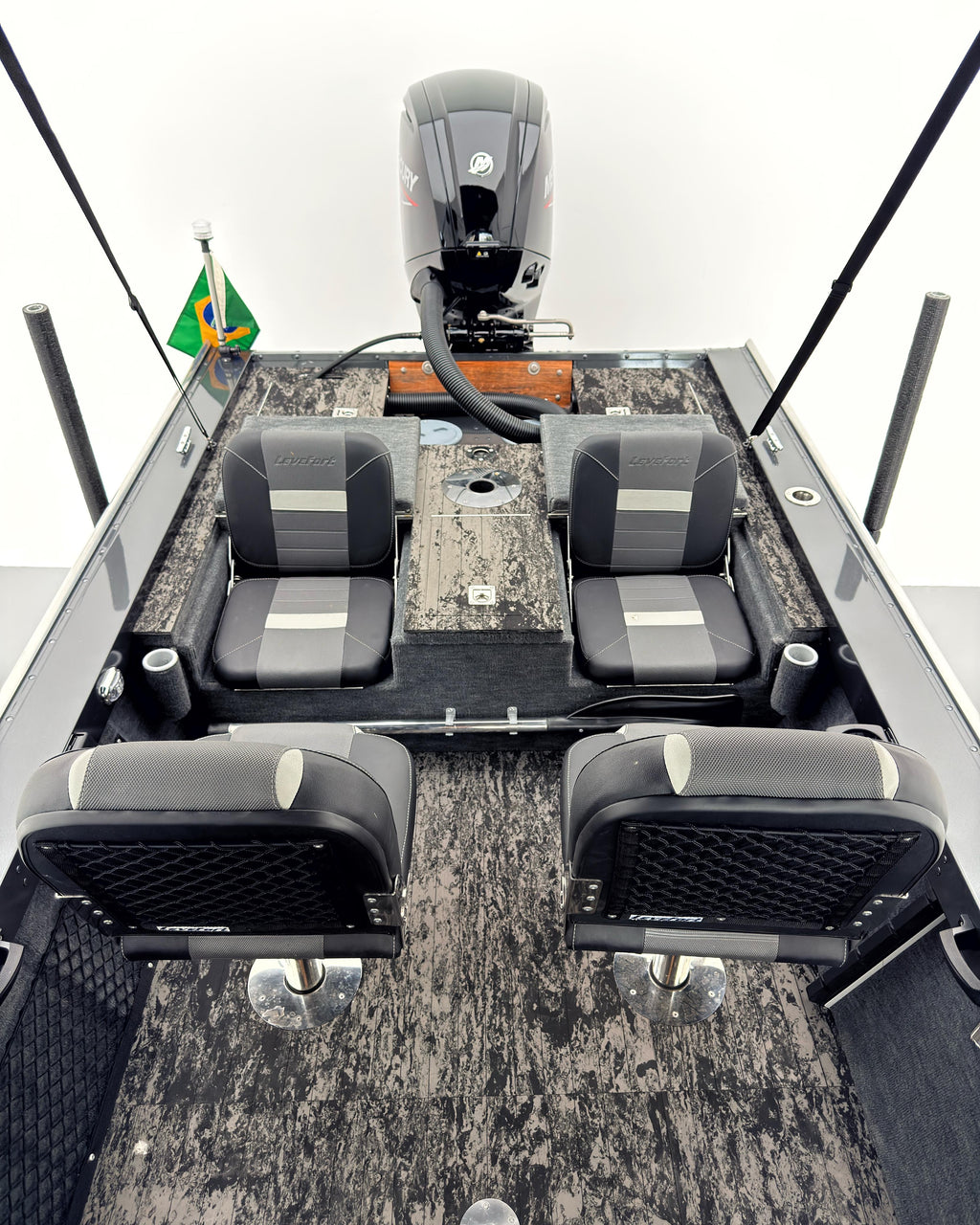 Barco lancha Levefort Apolus 600 S + Motor popa Mercury 100HP ELPT EFI + Carreta rodoviária