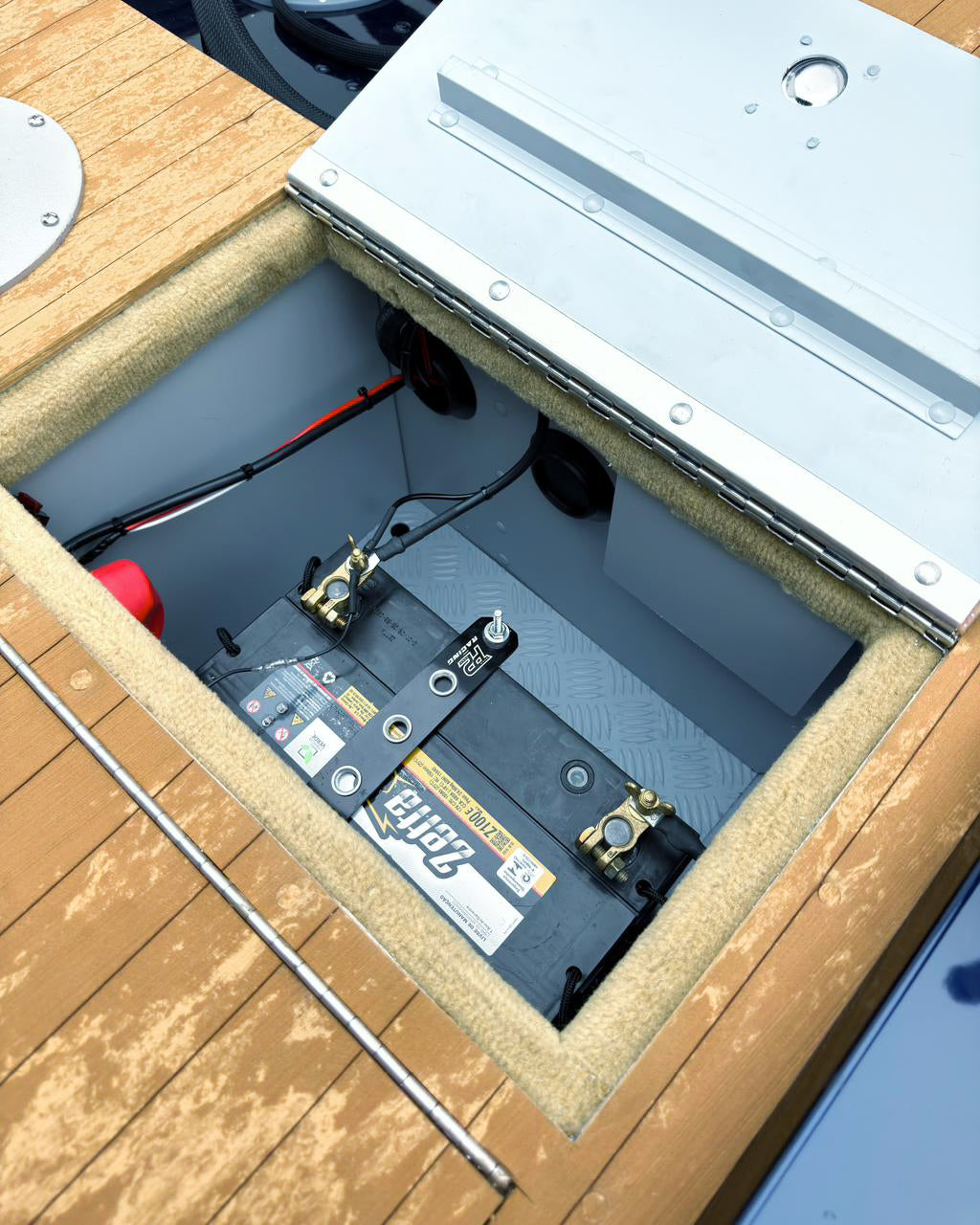 Barco lancha Levefort Apolus 600 + Motor popa Mercury 60HP ELPT EF + Carreta rodoviária