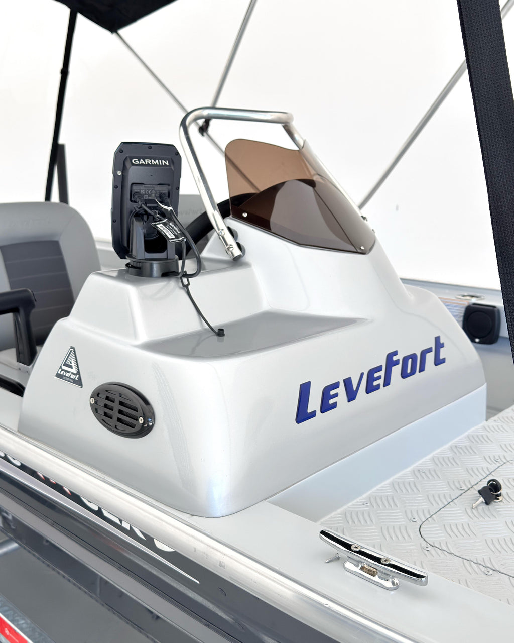 Barco lancha Levefort Apolus TR CLX + Motor popa Mercury 40HP 4 Tempos + Carreta rodoviária