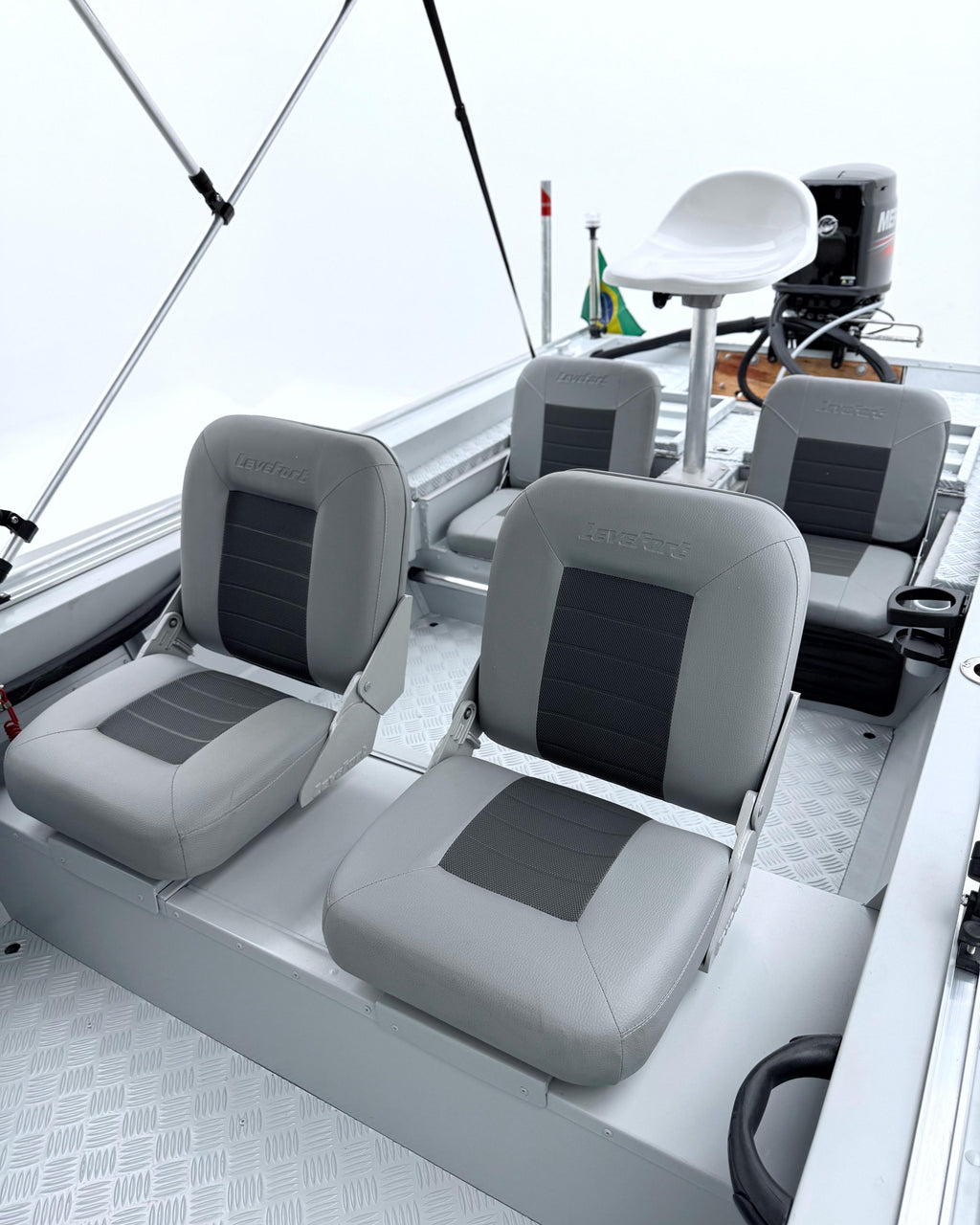 Barco lancha Levefort Apolus TR CLX + Motor popa Mercury 50HP ELPTO + Carreta rodoviária