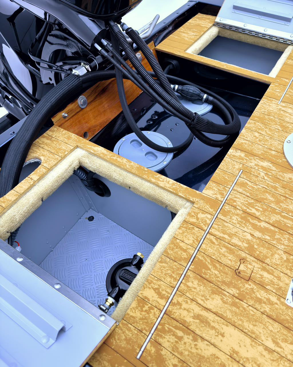 Barco lancha Levefort Apolus 600 + Motor popa Mercury 60HP ELPT EF + Carreta rodoviária