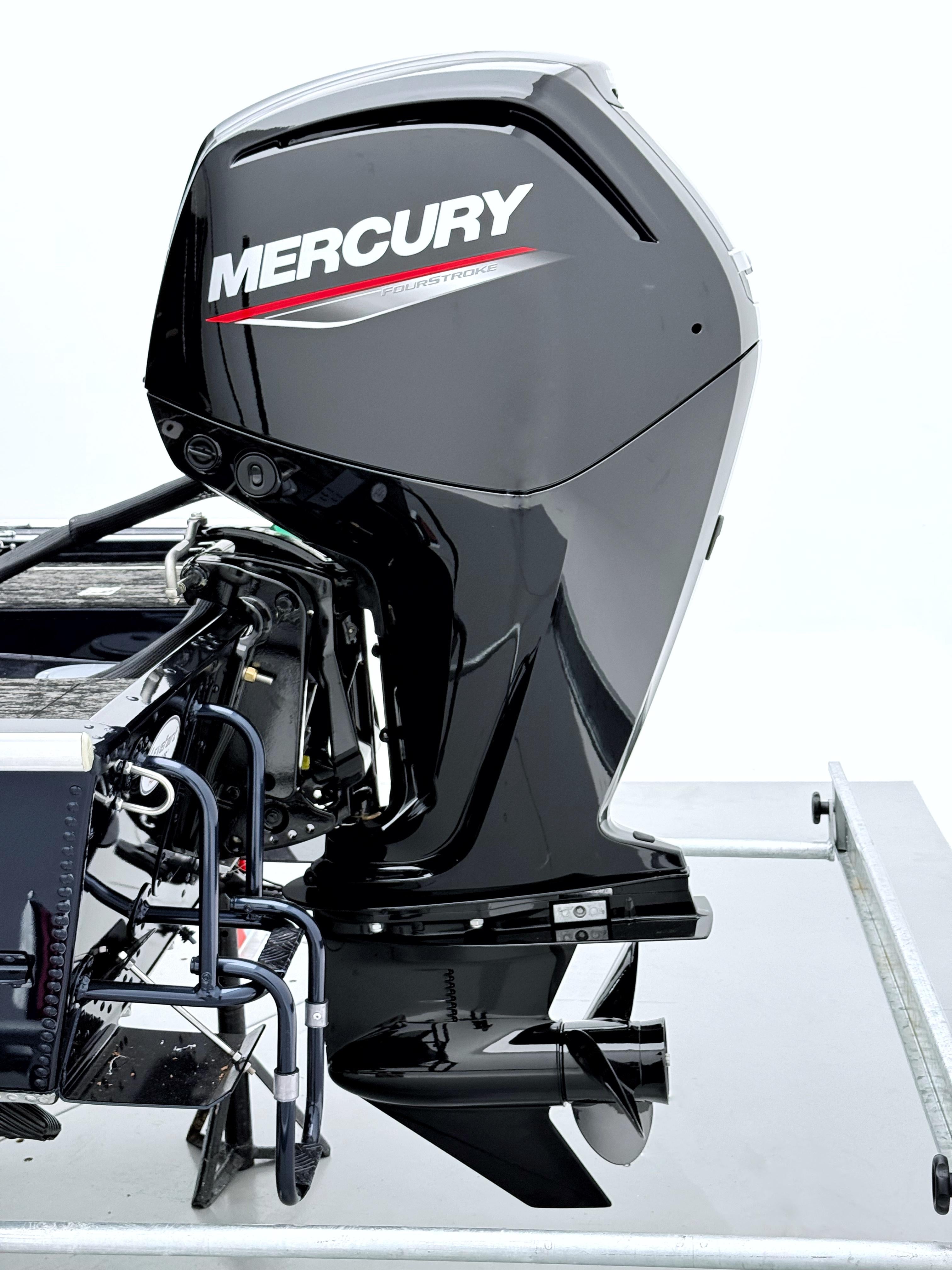 Barco lancha Levefort Apolus 600 S + Motor popa Mercury 100HP ELPT EFI + Carreta rodoviária