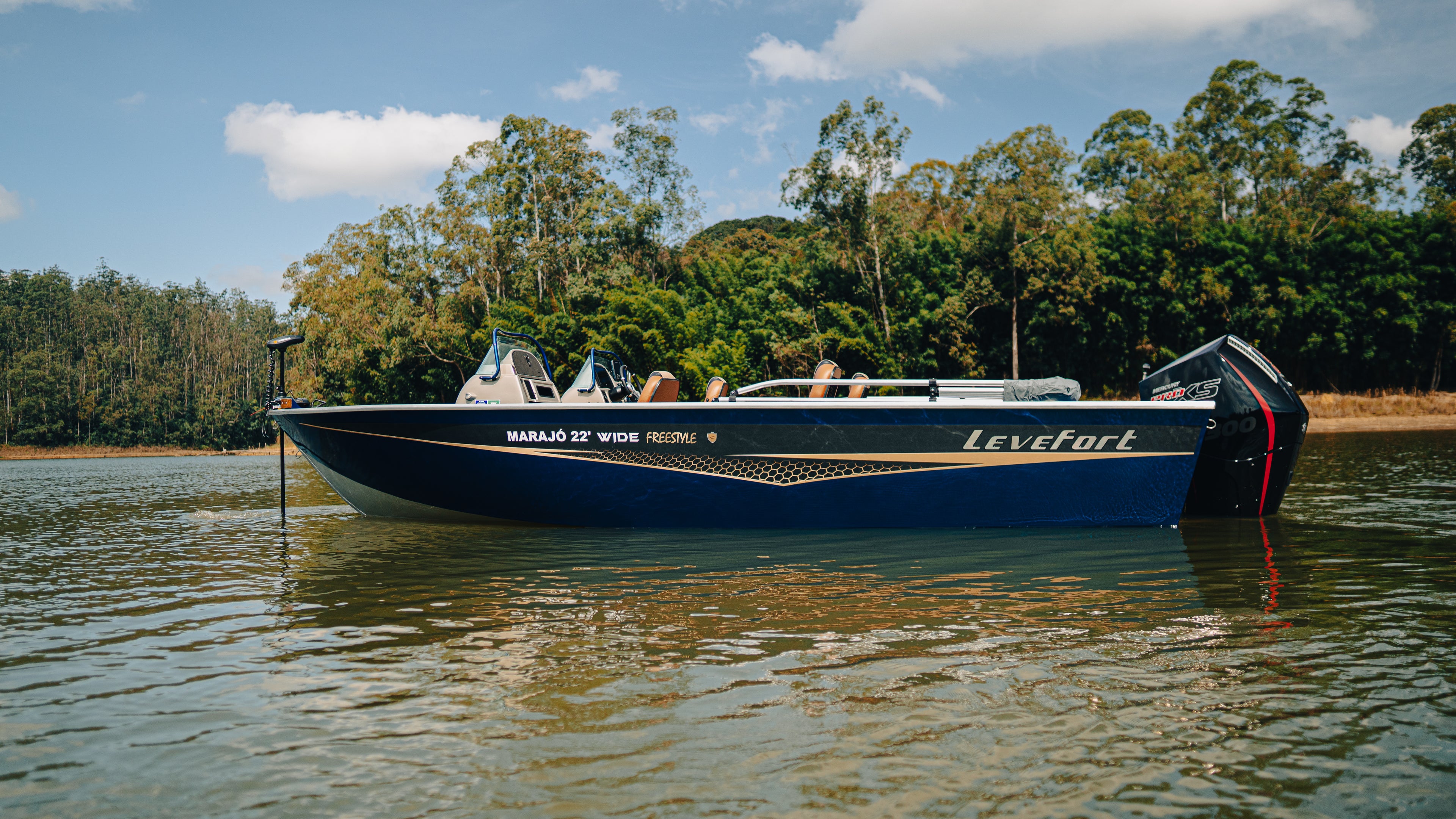 Levefort Marajó Wide Freestyle 22′ + Motor Mercury 300 PROXS