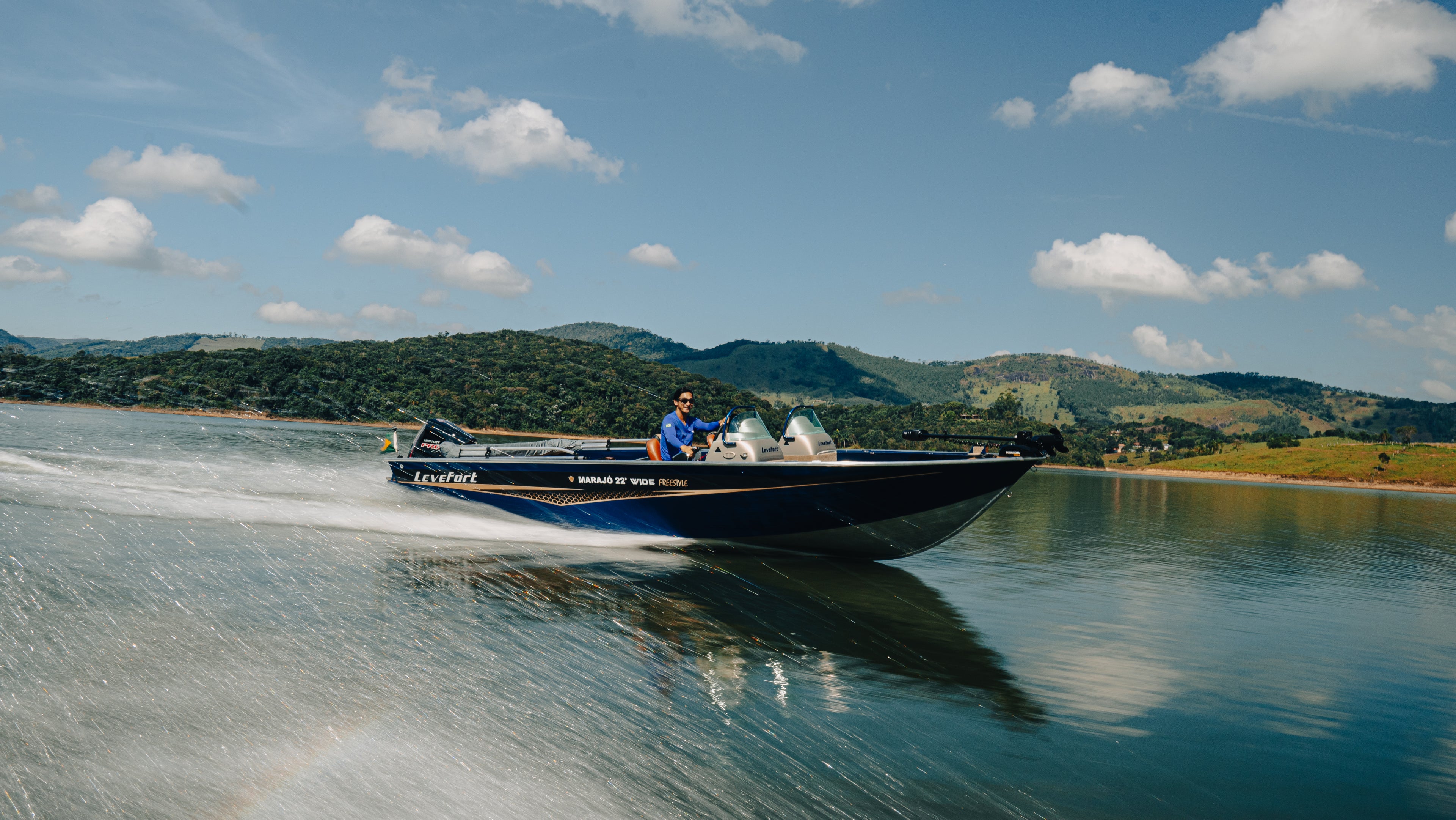 Levefort Marajó Wide Freestyle 22′ + Motor Mercury 300 PROXS