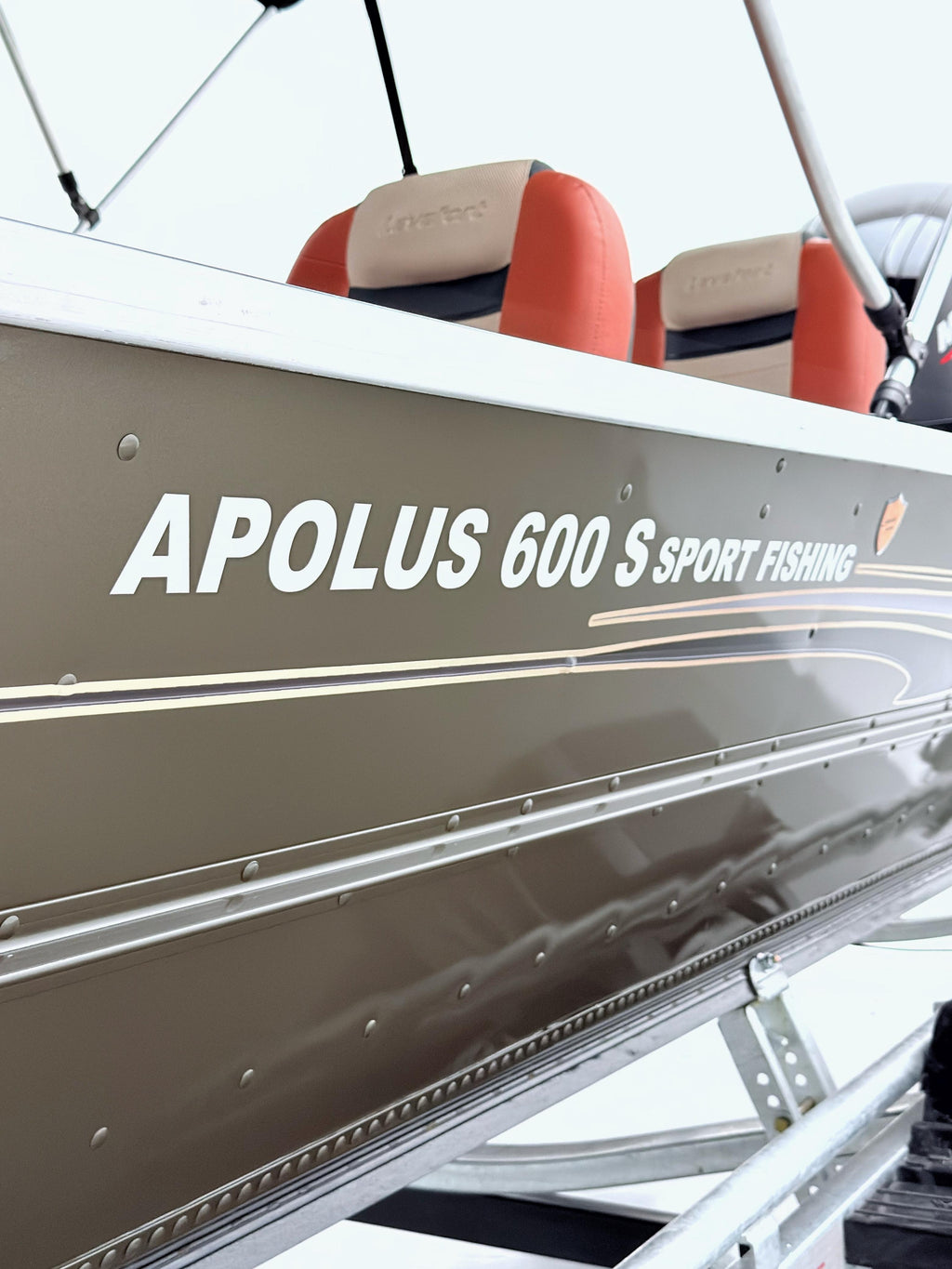 Barco lancha Levefort Apolus 600 S + Motor popa Mercury 100HP ELPT EFI + Carreta rodoviária