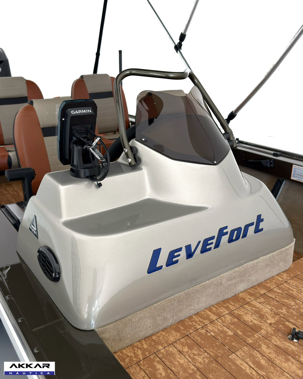 Barco lancha Levefort Apolus 600 + Motor popa Mercury 60HP ELPT EF + Carreta rodoviária