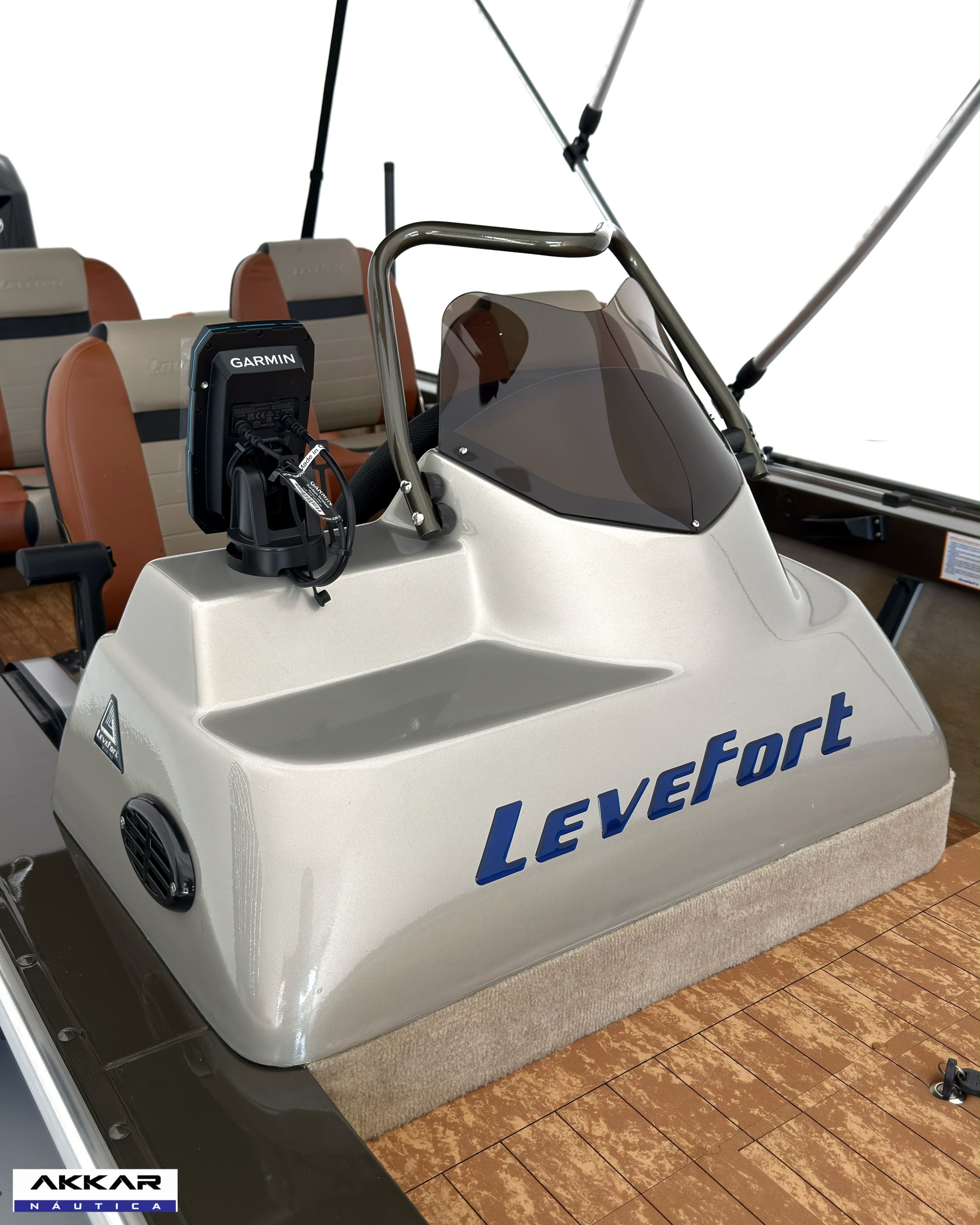 Barco lancha Levefort Apolus 600 + Motor popa Mercury 60HP ELPT EF + Carreta rodoviária