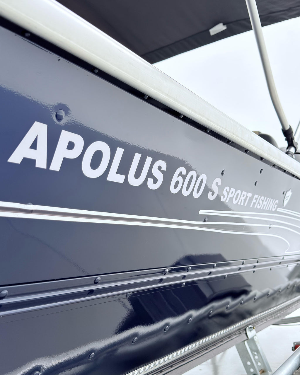 Barco lancha Levefort Apolus 600 S + Motor popa Mercury 100HP ELPT EFI + Carreta rodoviária