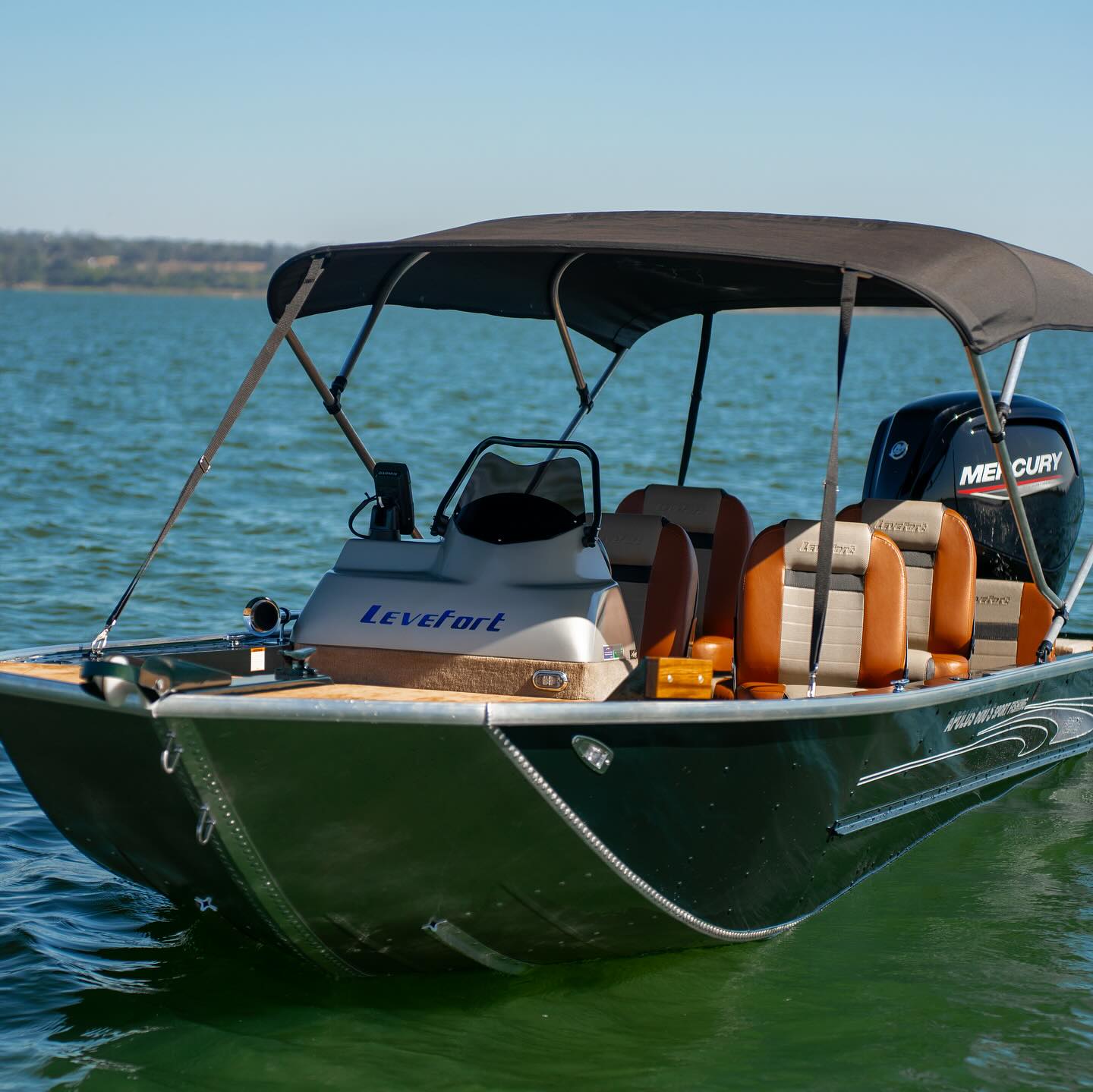 Barco lancha Levefort Apolus 600 S + Motor popa Mercury 100HP ELPT EFI + Carreta rodoviária