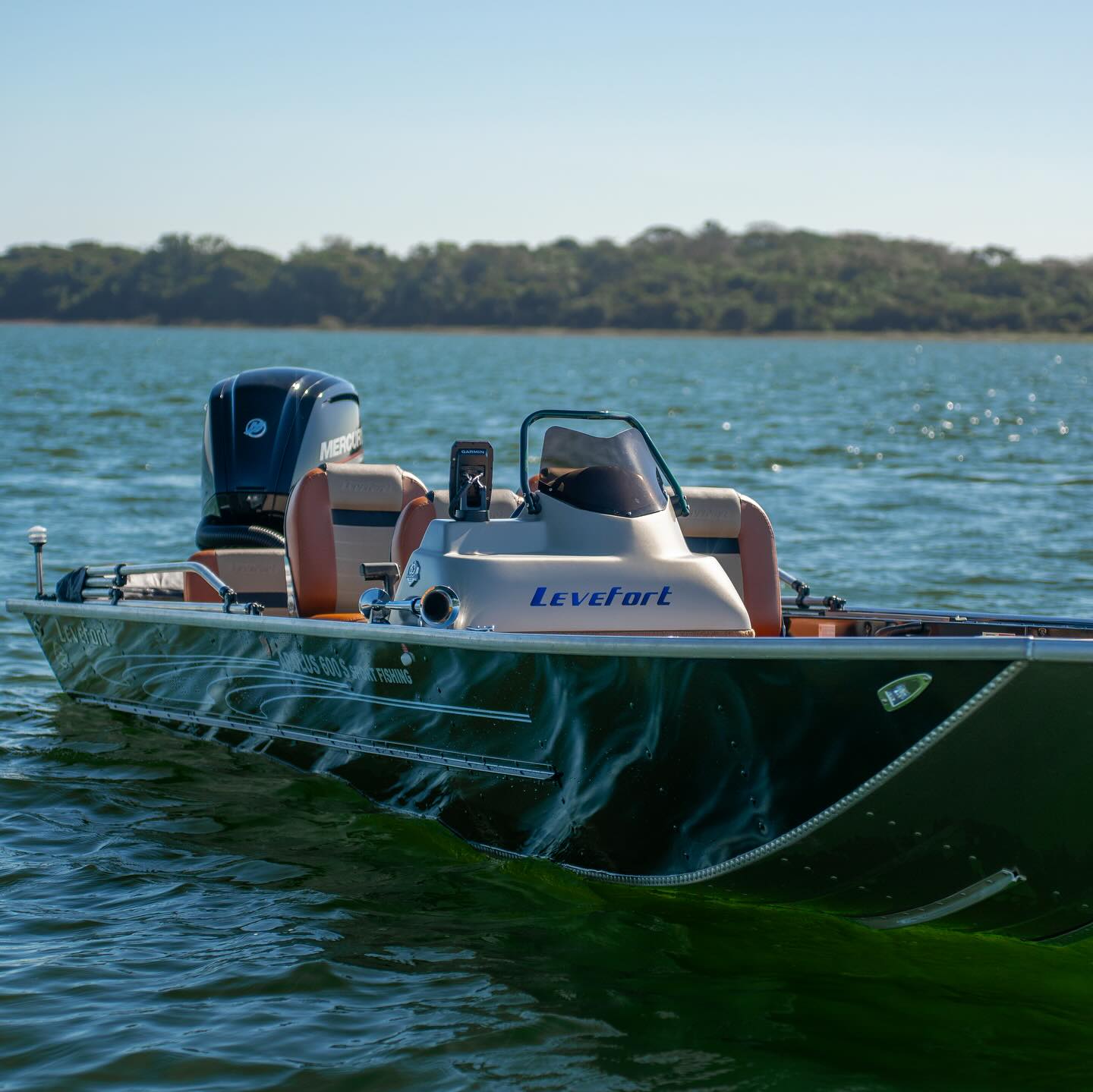 Barco lancha Levefort Apolus 600 S + Motor popa Mercury 100HP ELPT EFI + Carreta rodoviária