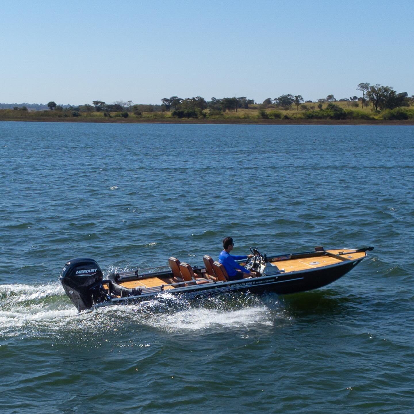 Barco lancha Levefort Apolus 600 S + Motor popa Mercury 100HP ELPT EFI + Carreta rodoviária