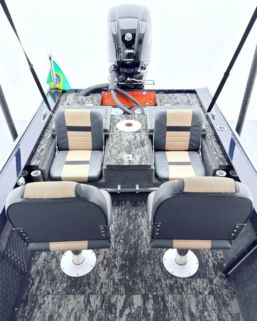 Barco lancha Levefort Apolus 600 S + Motor popa Mercury 100HP ELPT EFI + Carreta rodoviária