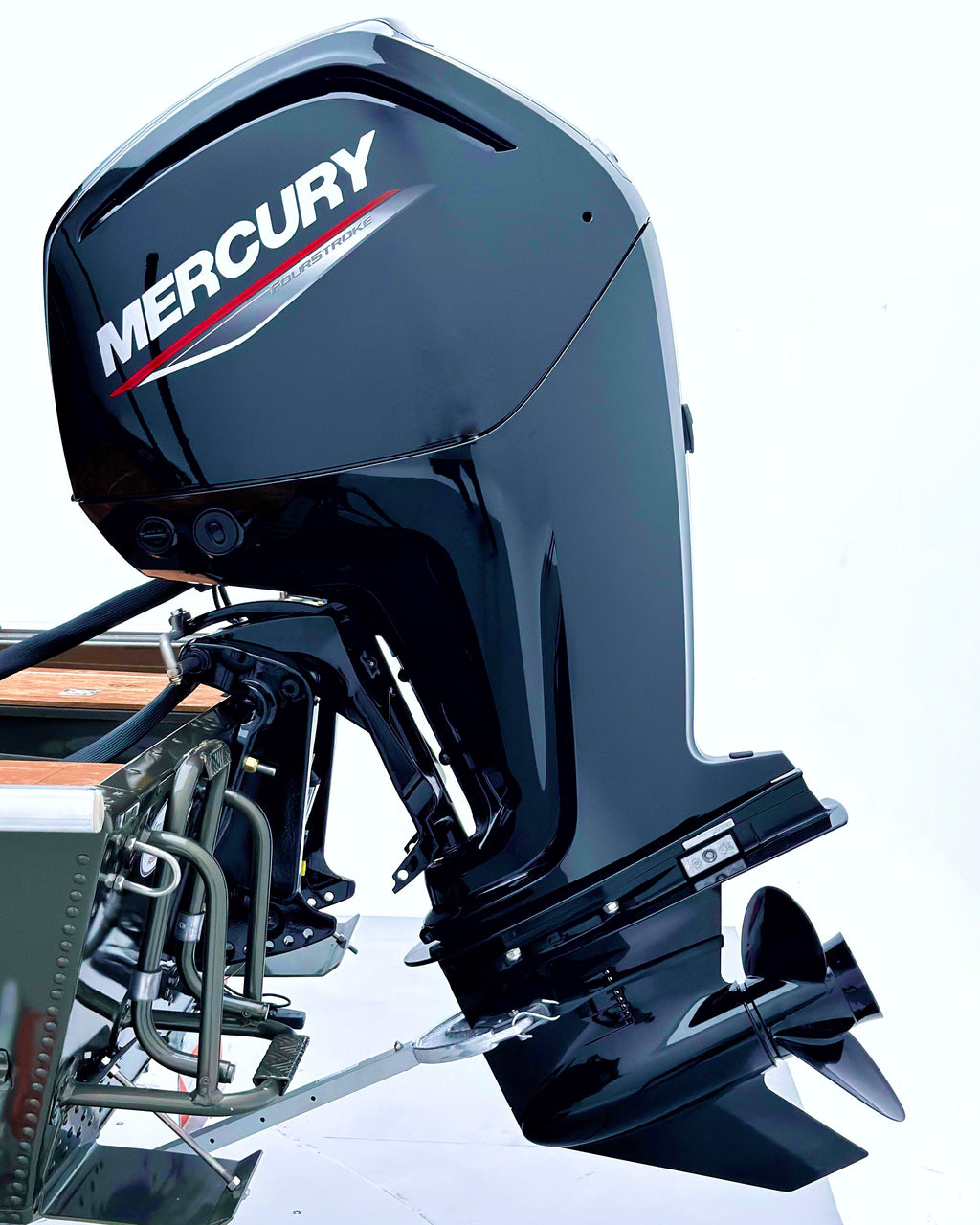 Barco lancha Levefort Apolus 600 S + Motor popa Mercury 100HP ELPT EFI + Carreta rodoviária