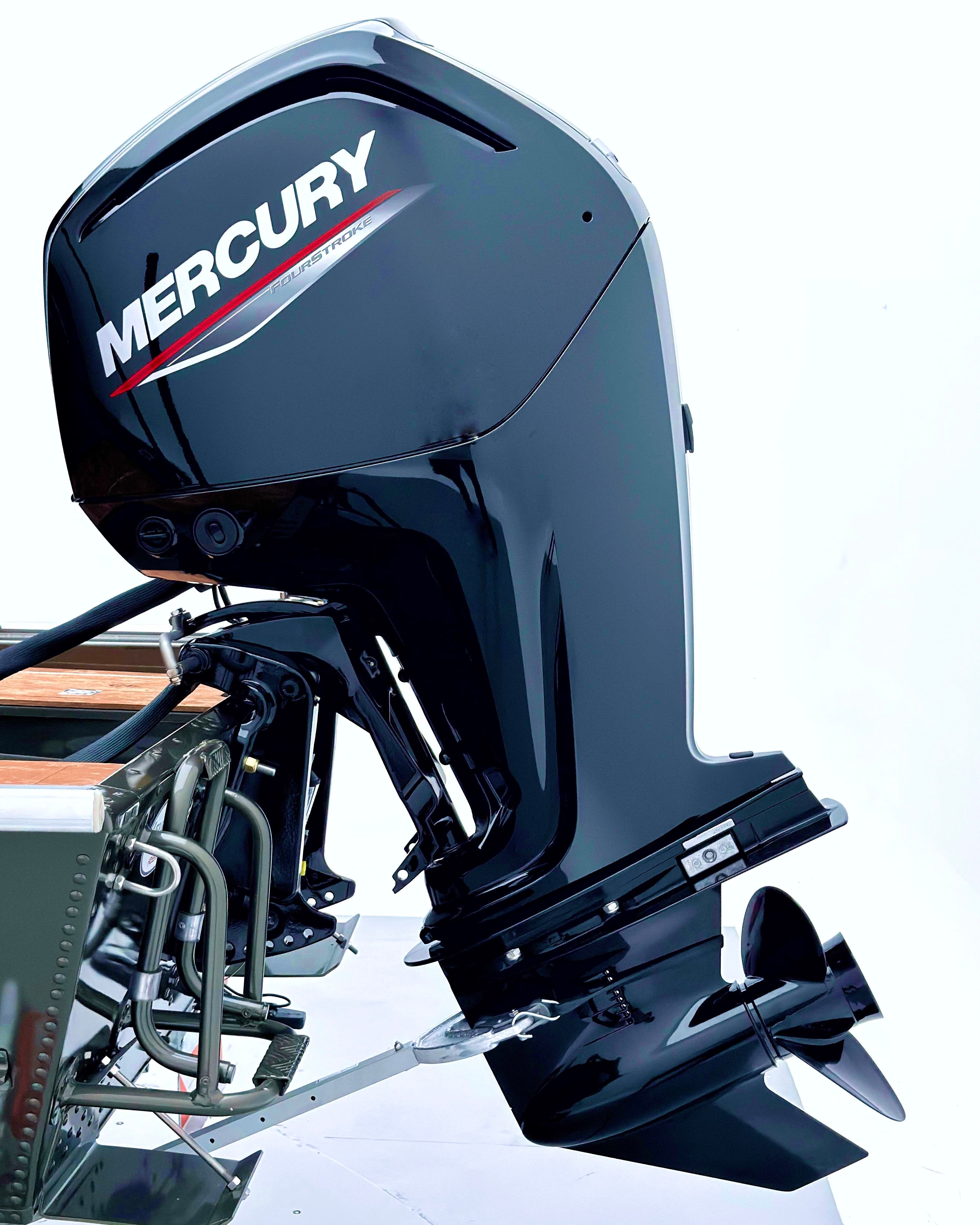 Barco lancha Levefort Apolus 600 S + Motor popa Mercury 100HP ELPT EFI + Carreta rodoviária