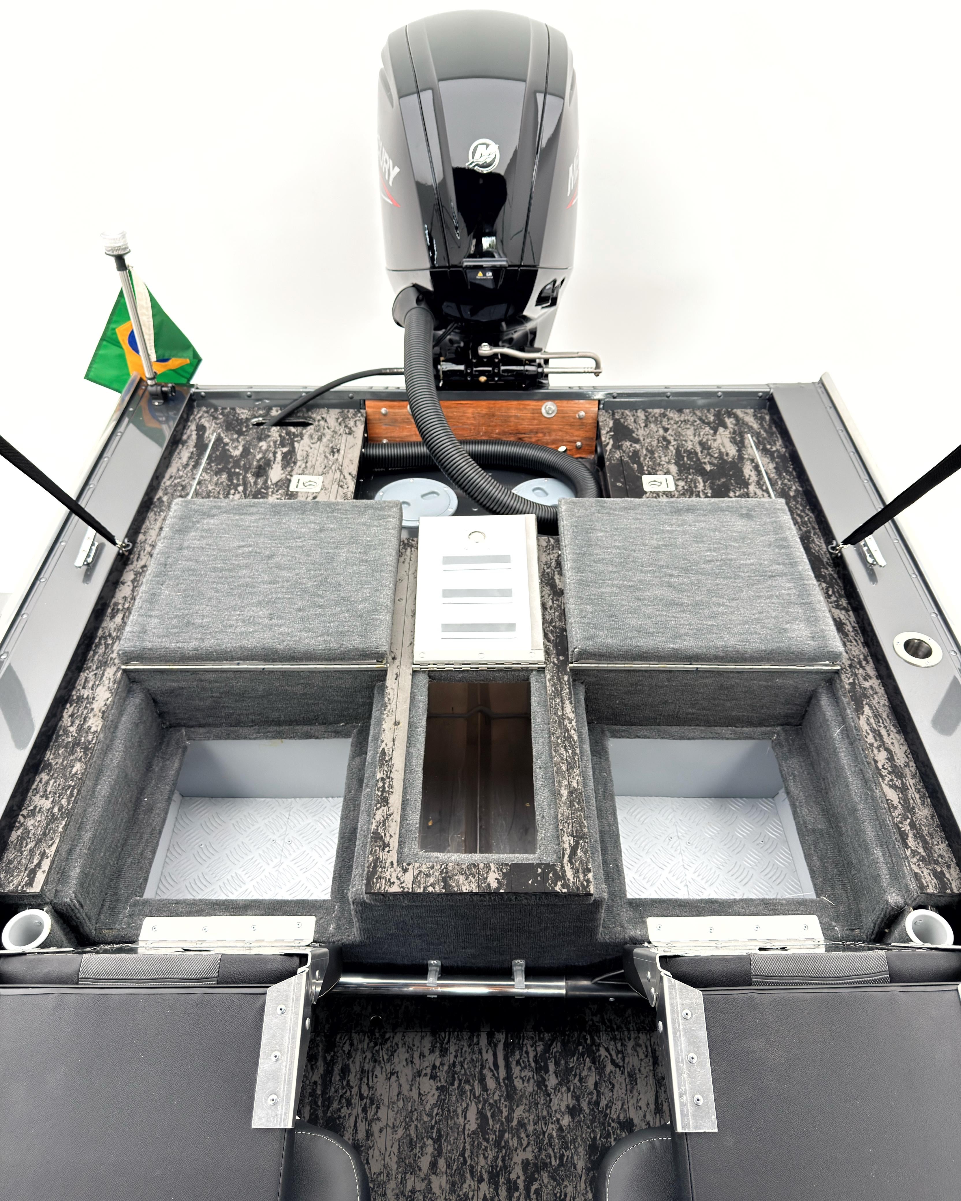 Barco lancha Levefort Apolus 600 S + Motor popa Mercury 100HP ELPT EFI + Carreta rodoviária
