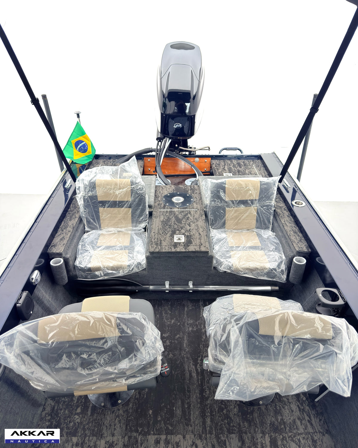 Barco lancha Levefort Apolus 600 + Motor popa Mercury 60HP + Carreta rodoviária