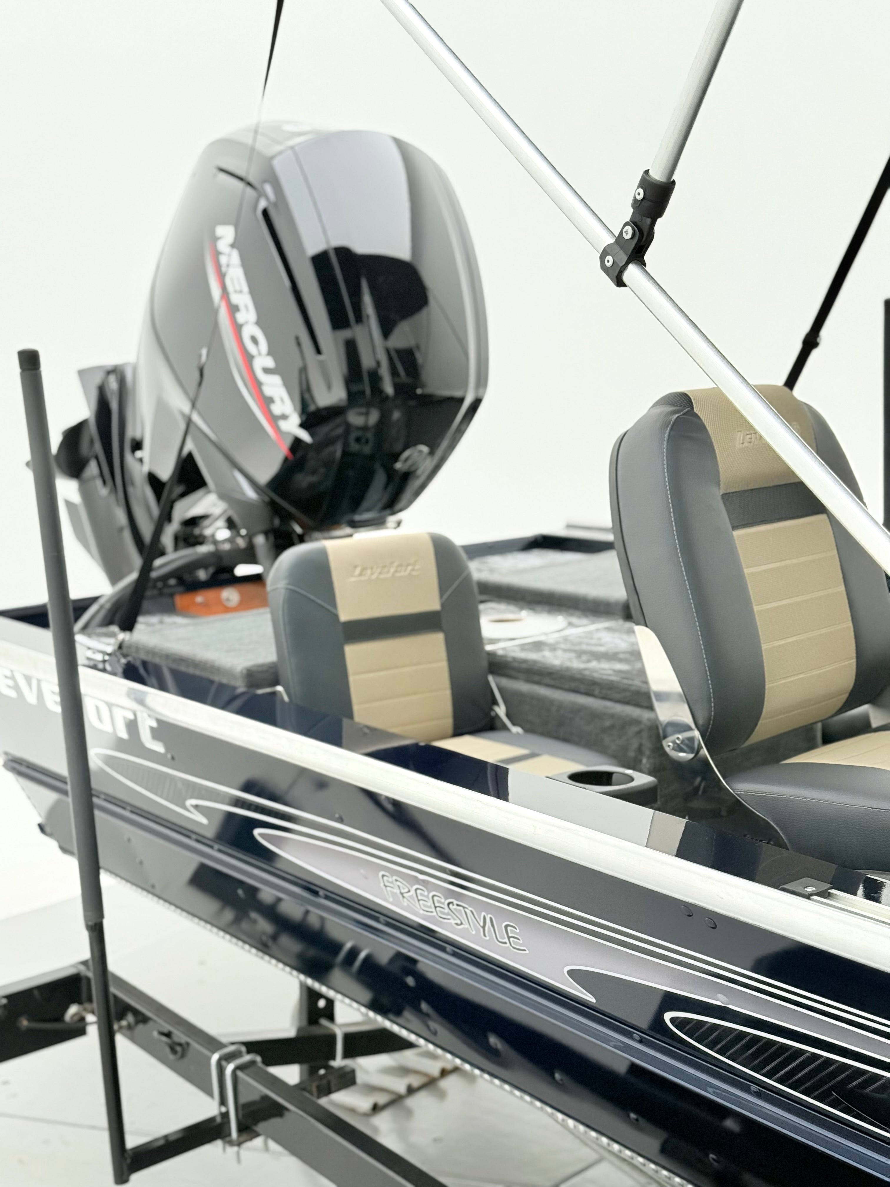 Barco lancha Levefort Apolus 600 S + Motor popa Mercury 100HP ELPT EFI + Carreta rodoviária