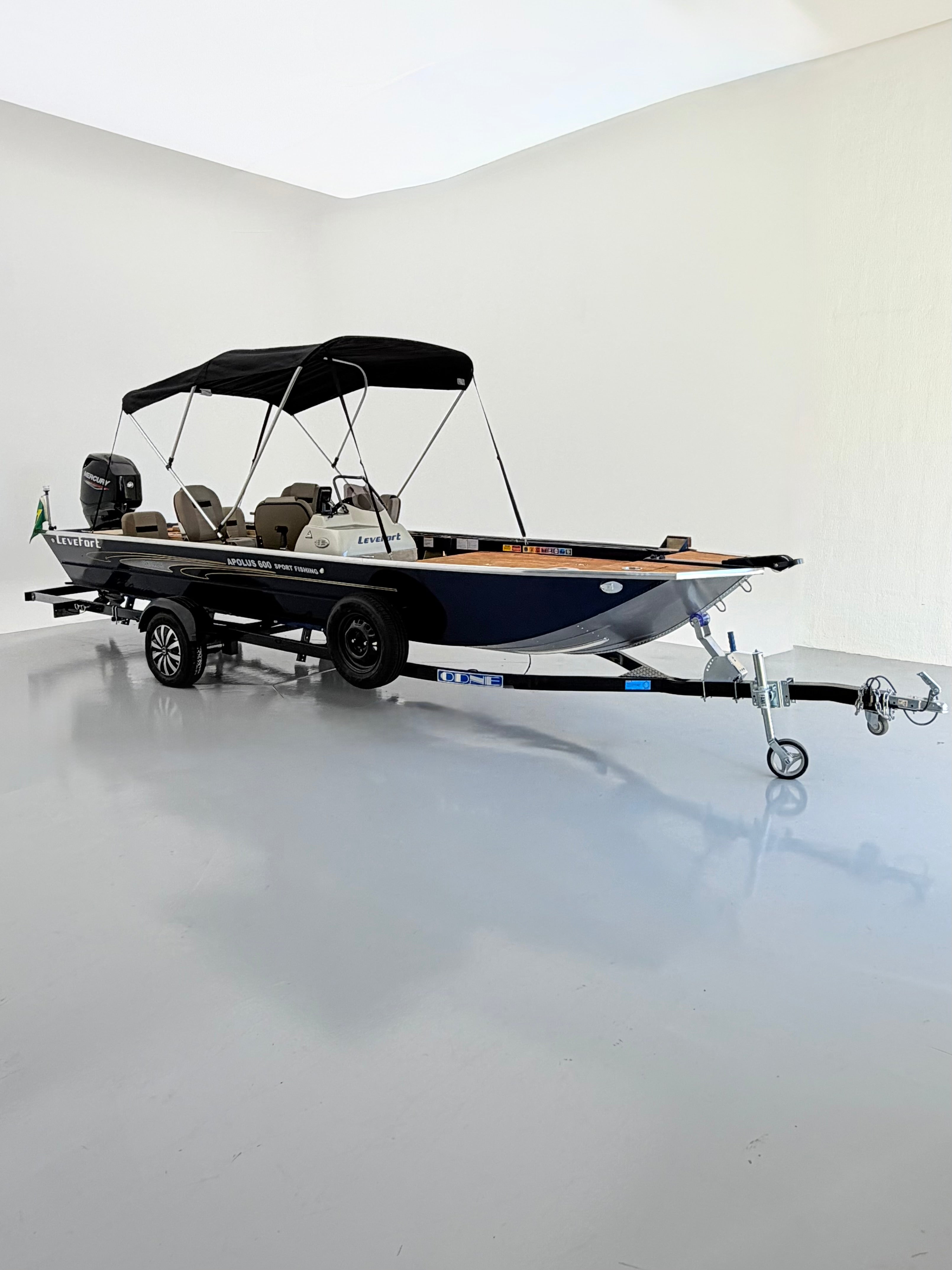 Barco lancha Levefort Apolus 600 + Motor popa Mercury 60HP ELPT EF + Carreta rodoviária