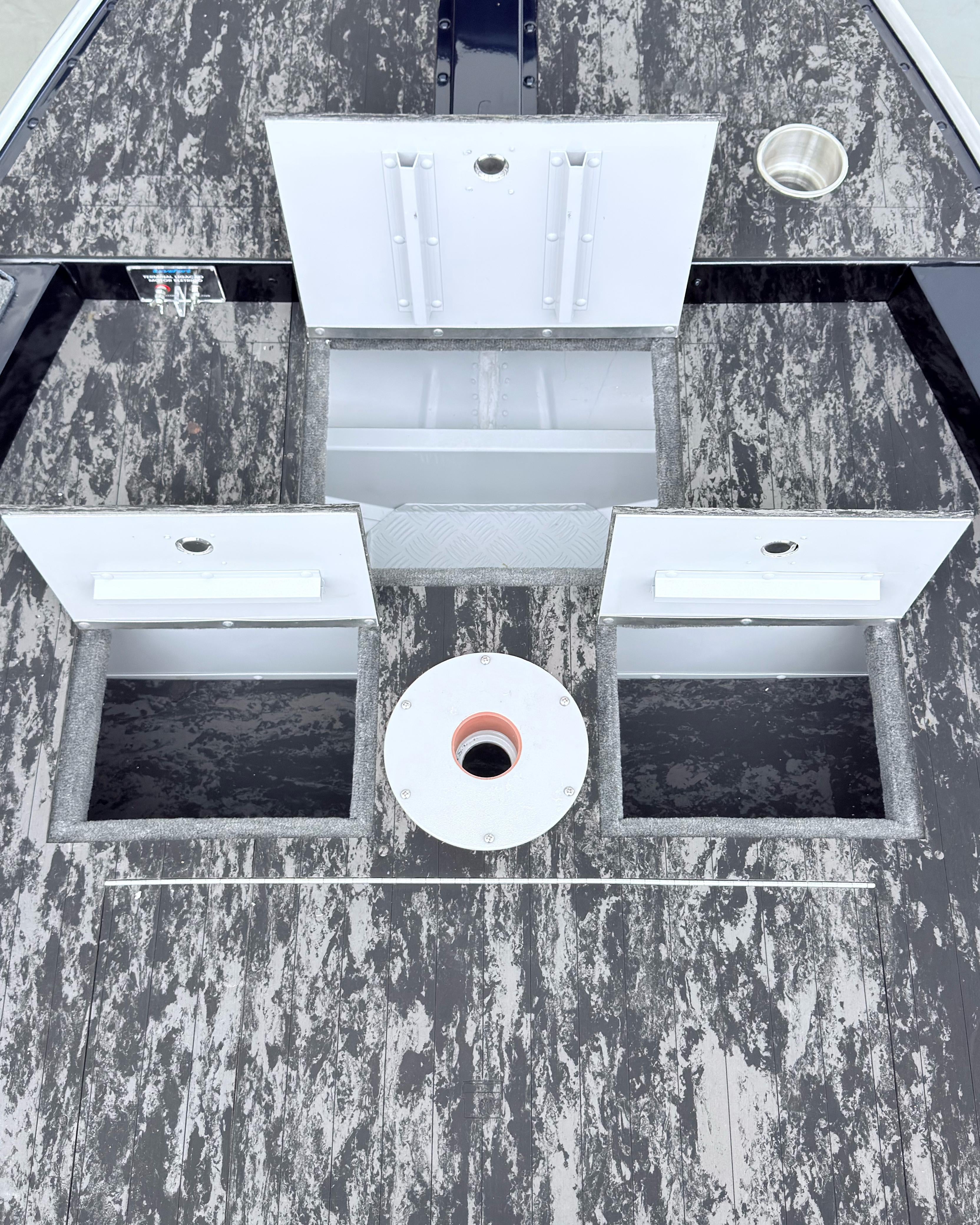 Barco lancha Levefort Apolus 600 S + Motor popa Mercury 100HP ELPT EFI + Carreta rodoviária