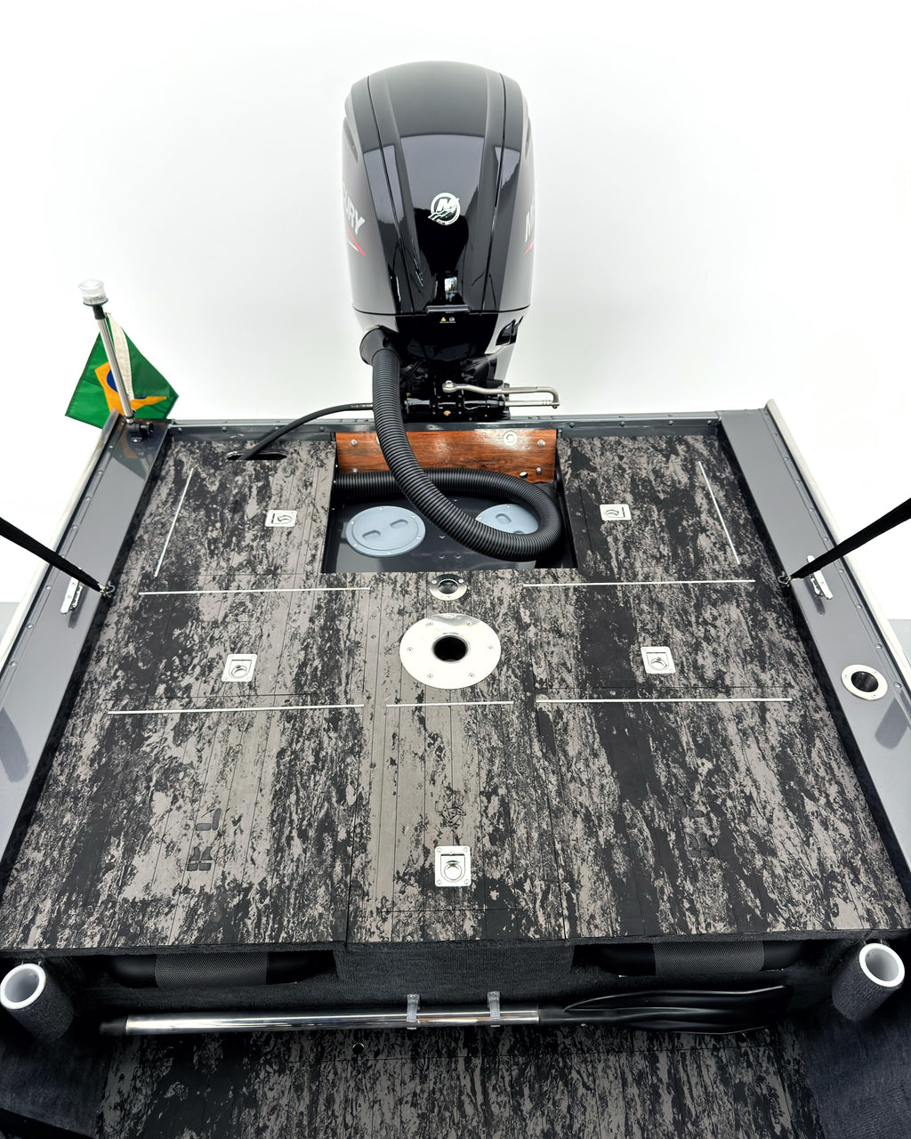 Barco lancha Levefort Apolus 600 S + Motor popa Mercury 100HP ELPT EFI + Carreta rodoviária