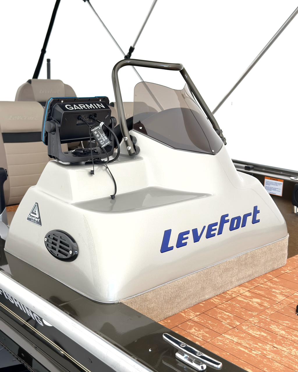 Barco lancha Levefort Apolus 600 + Motor popa Mercury 60HP ELPT EF + Carreta rodoviária