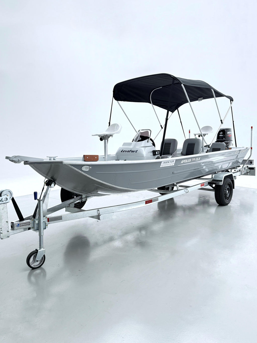 Barco lancha Levefort Apolus TR CLX + Motor popa Mercury 50HP ELPTO + Carreta rodoviária