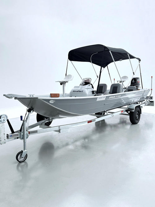 Barco lancha Levefort Apolus TR CLX + Motor popa Mercury 50HP ELPTO + Carreta rodoviária