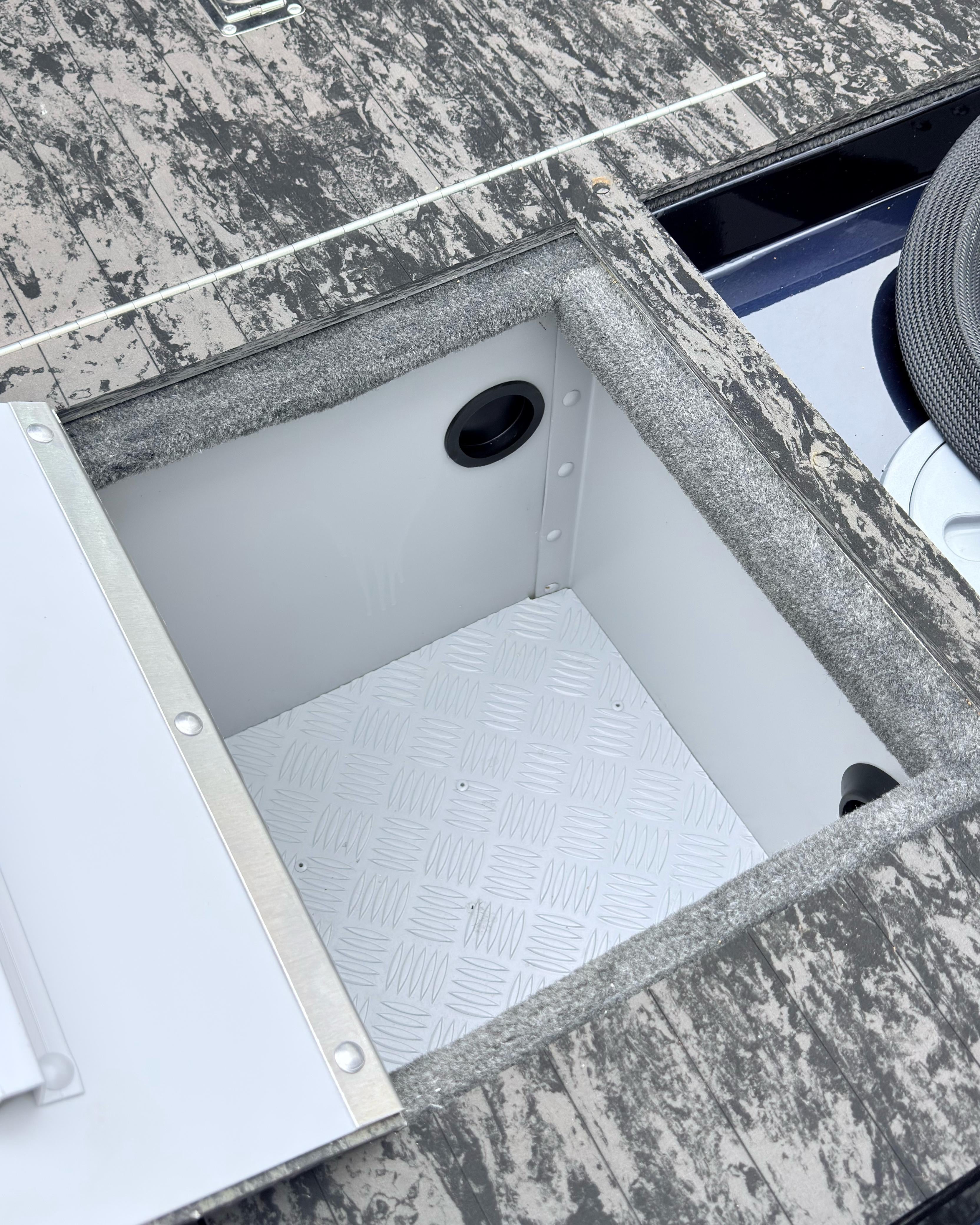 Barco lancha Levefort Apolus 600 S + Motor popa Mercury 100HP ELPT EFI + Carreta rodoviária