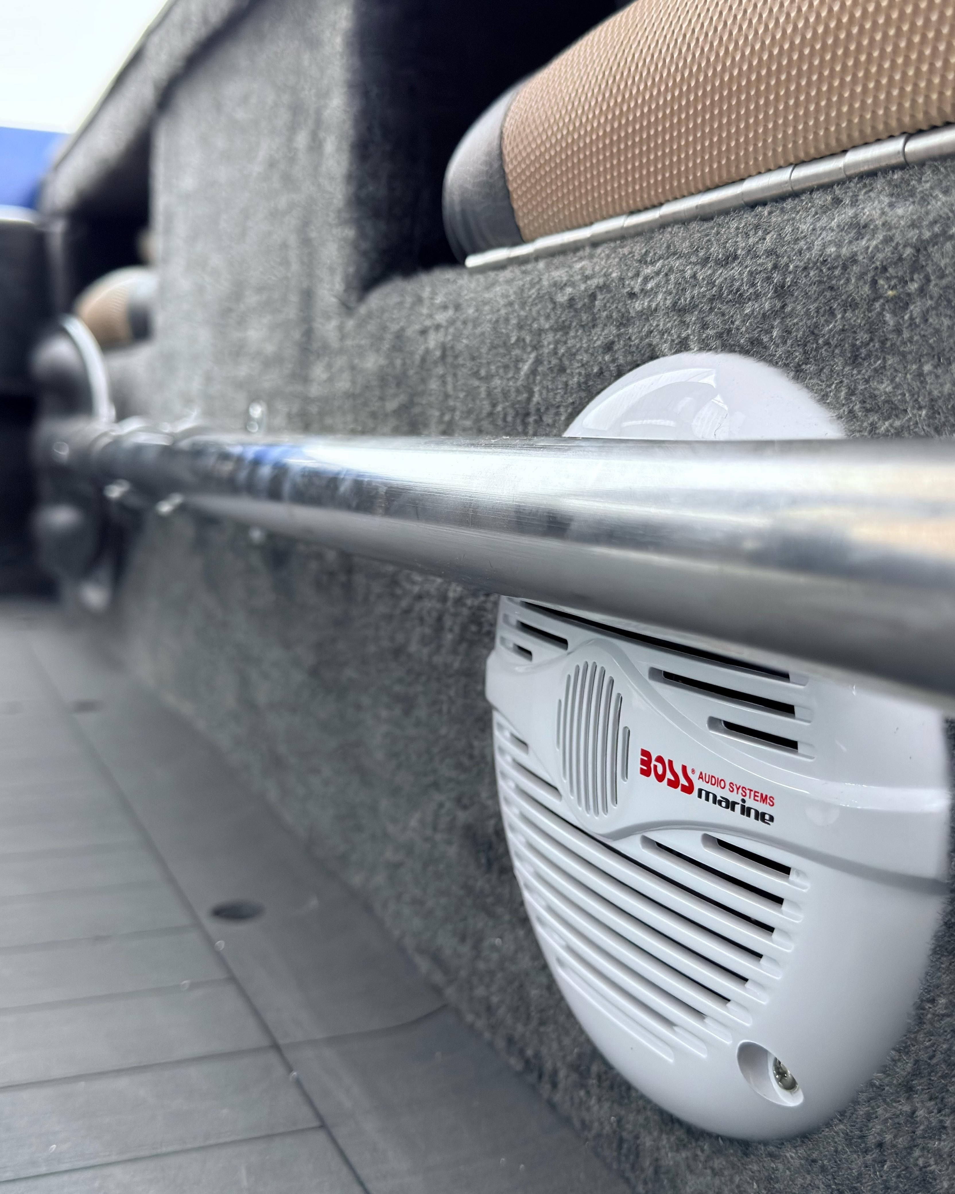 Barco lancha Levefort Apolus 600 + Motor popa Mercury 60HP ELPT EF + Carreta rodoviária