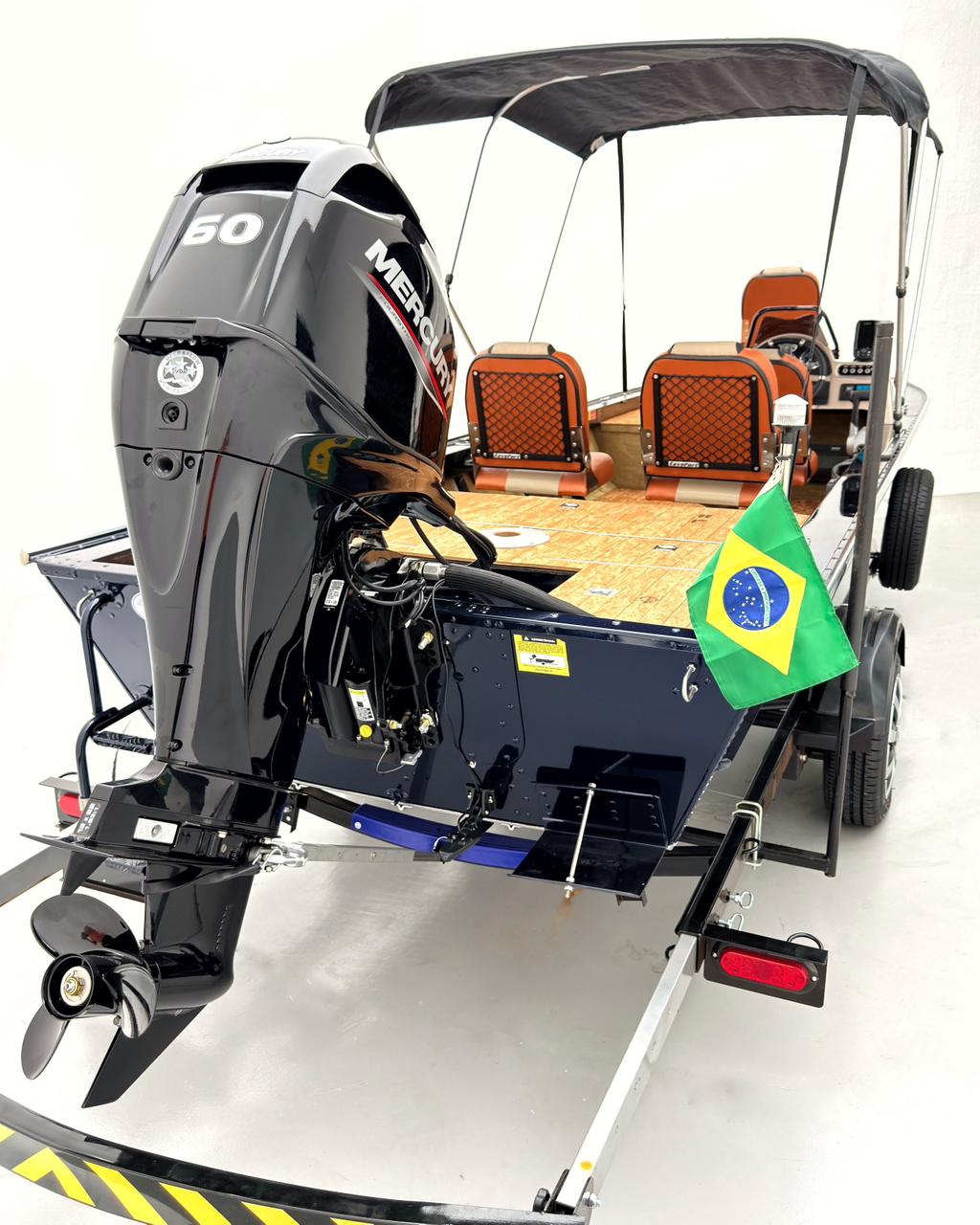 Barco lancha Levefort Apolus 600 + Motor popa Mercury 60HP ELPT EF + Carreta rodoviária