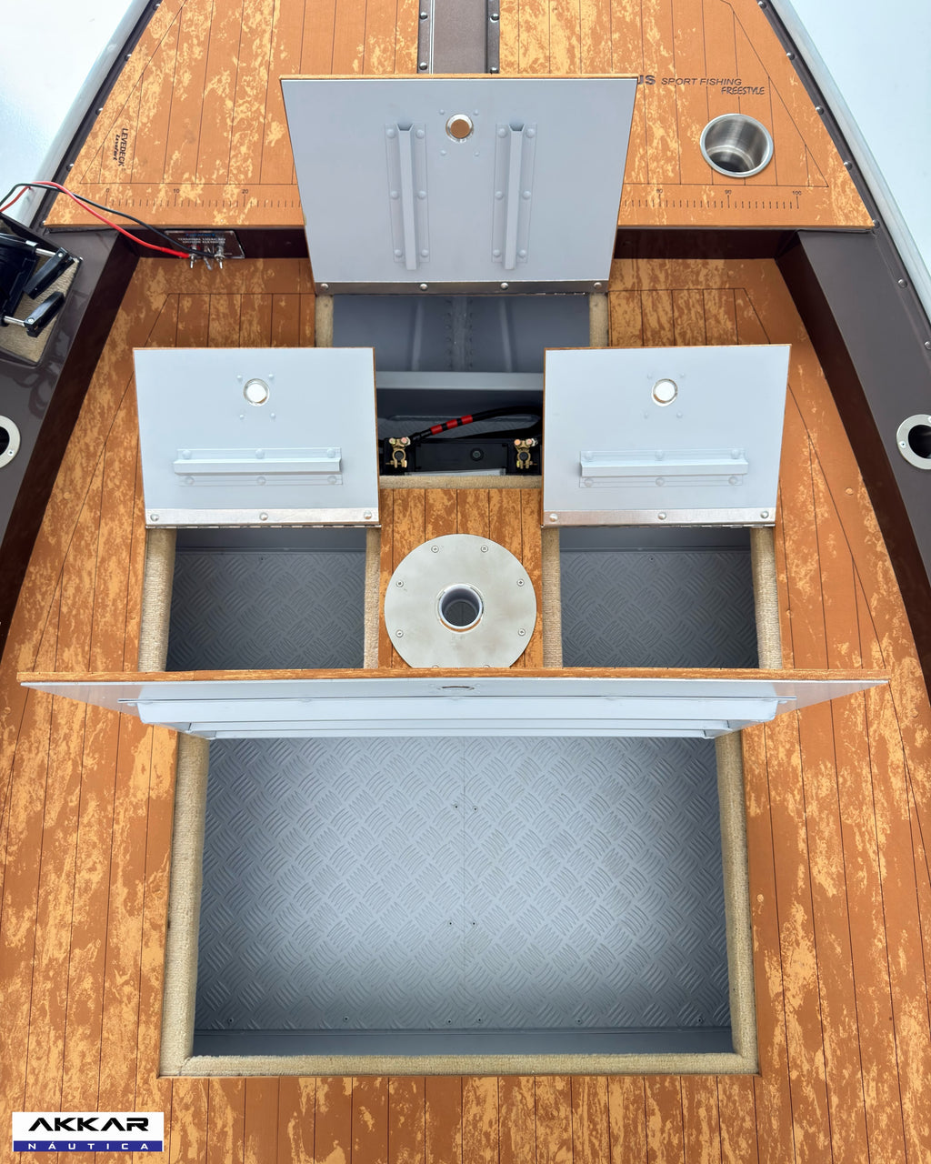 Barco lancha Levefort Apolus 600 + Motor popa Mercury 60HP ELPT EF + Carreta rodoviária