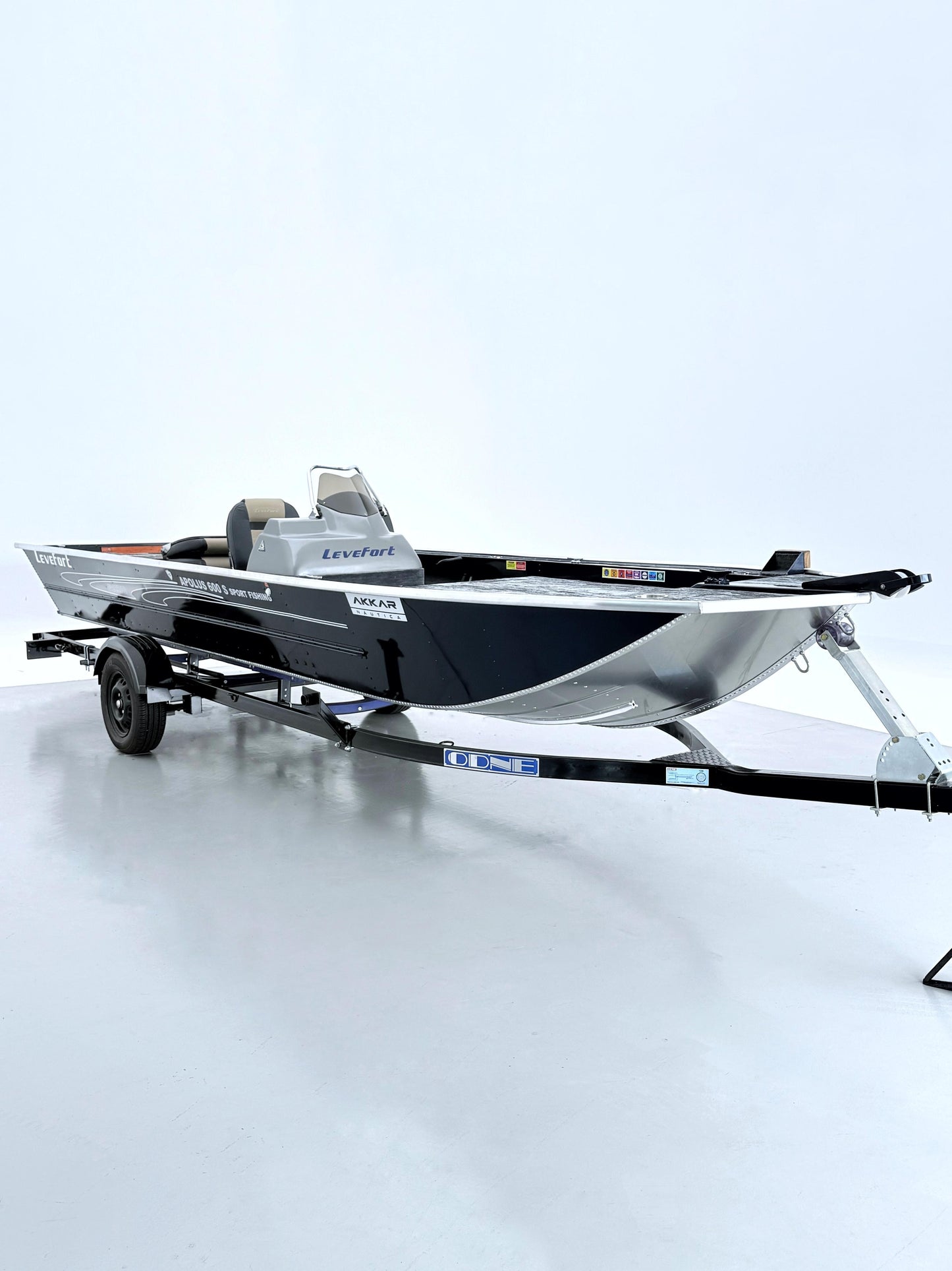 Barco lancha Levefort Apolus 600 S + Motor popa Mercury 100HP ELPT EFI + Carreta rodoviária