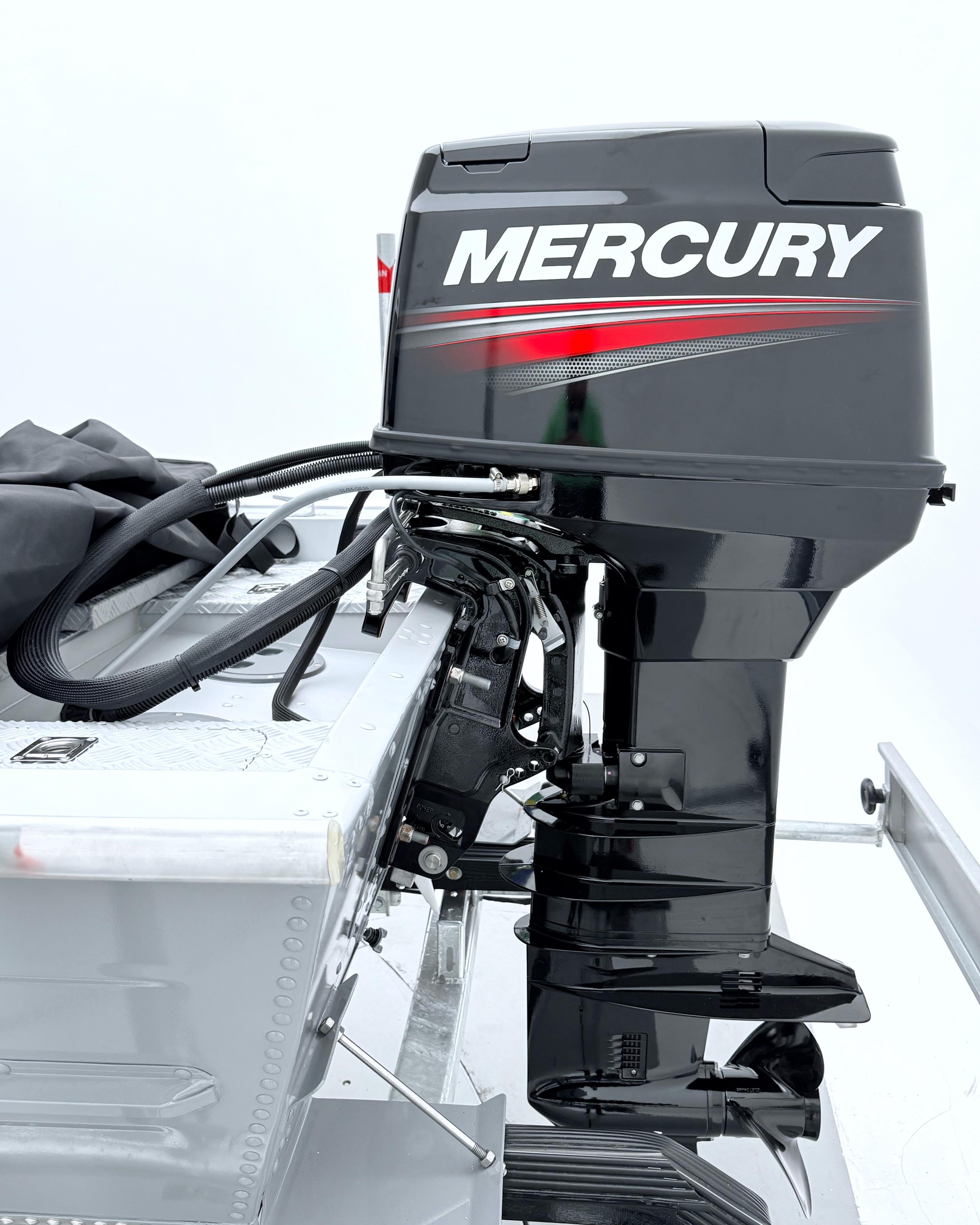 Barco lancha Levefort Apolus TR CLX + Motor popa Mercury 50HP ELPTO + Carreta rodoviária