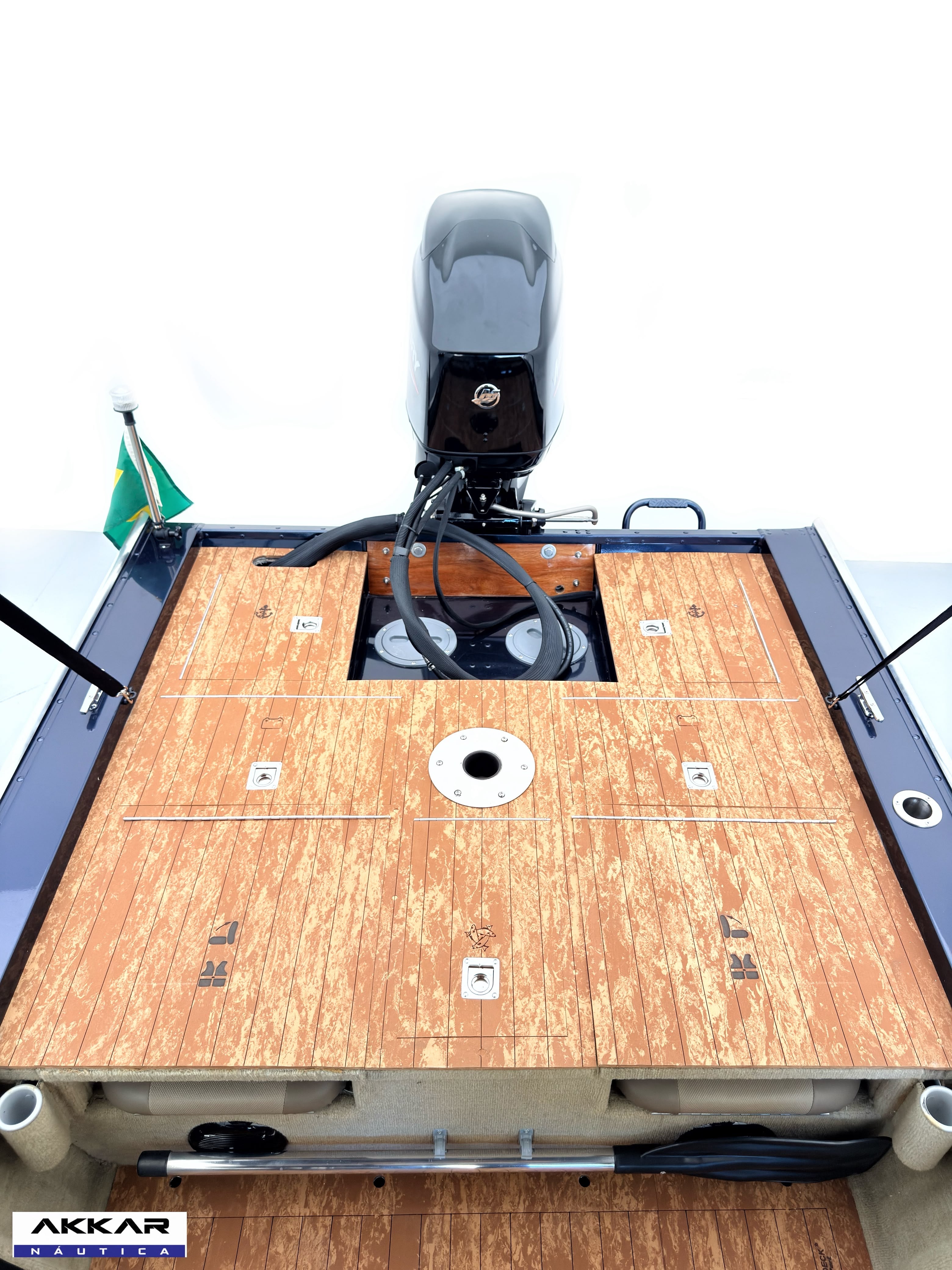 Barco lancha Levefort Apolus 600 + Motor popa Mercury 60HP ELPT EF + Carreta rodoviária