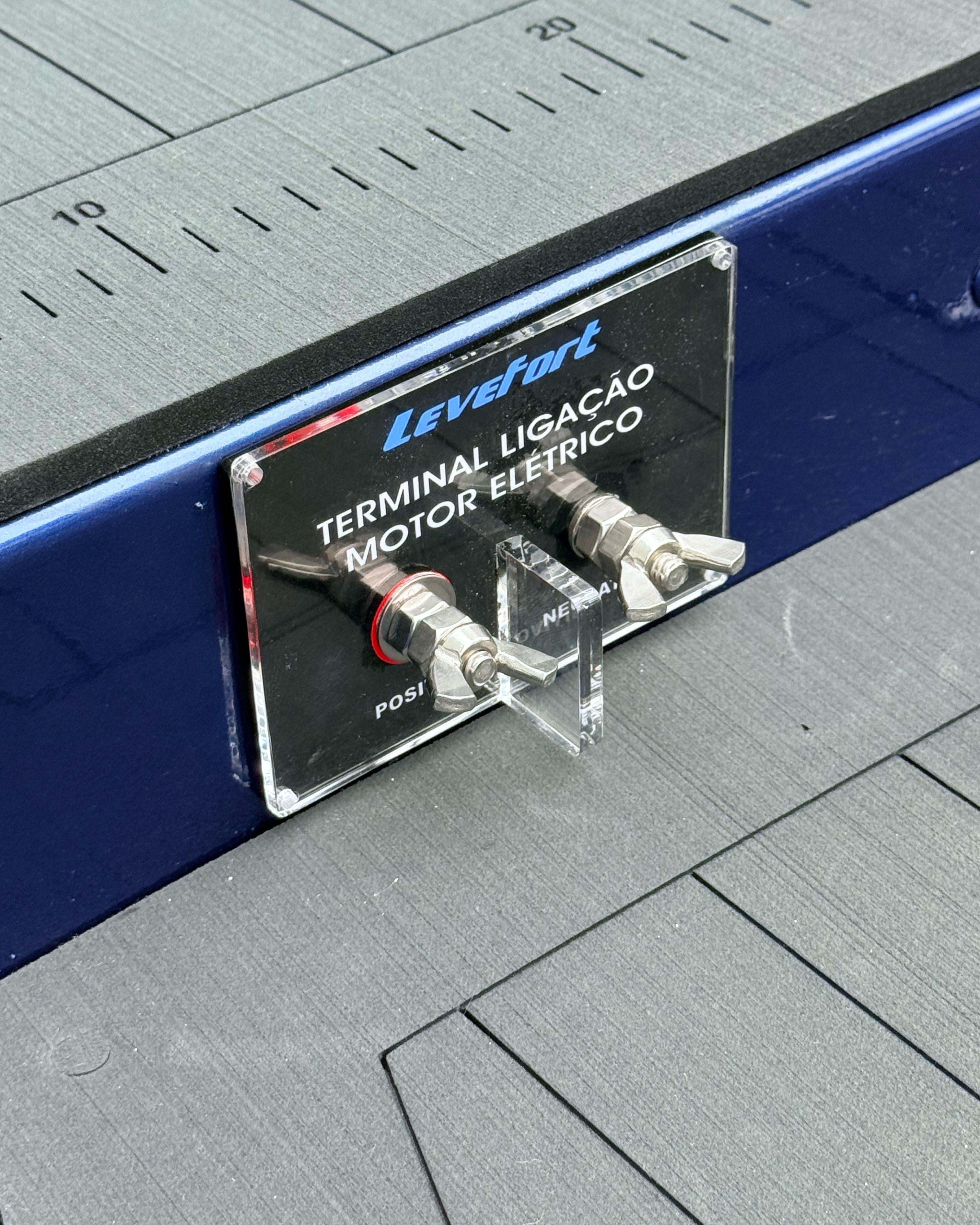 Barco lancha Levefort Apolus 600 + Motor popa Mercury 60HP ELPT EF + Carreta rodoviária