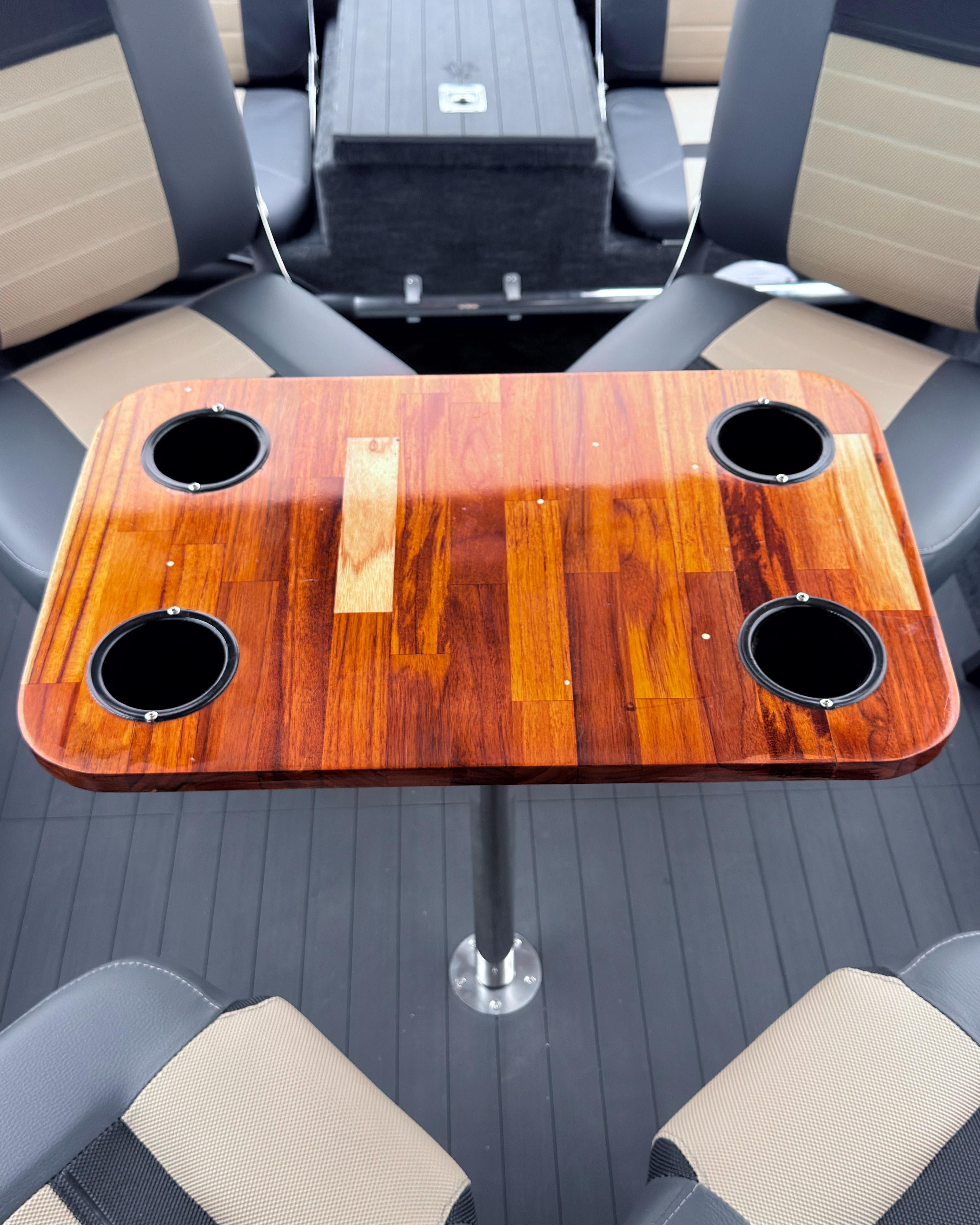 Barco lancha Levefort Apolus 600 + Motor popa Mercury 60HP ELPT EF + Carreta rodoviária