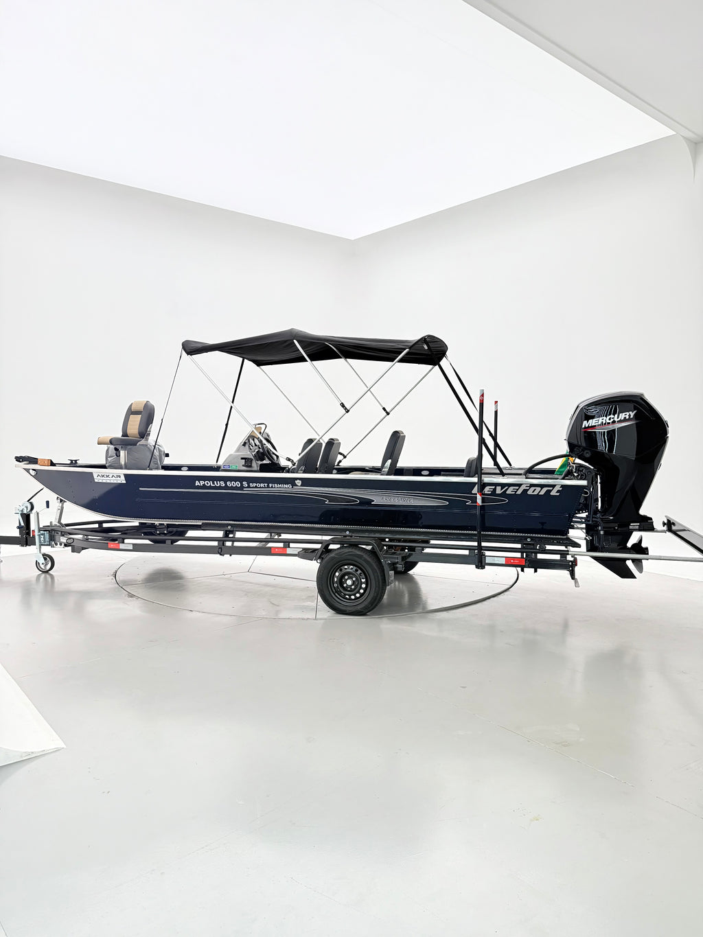 Barco lancha Levefort Apolus 600 S + Motor popa Mercury 100HP ELPT EFI + Carreta rodoviária