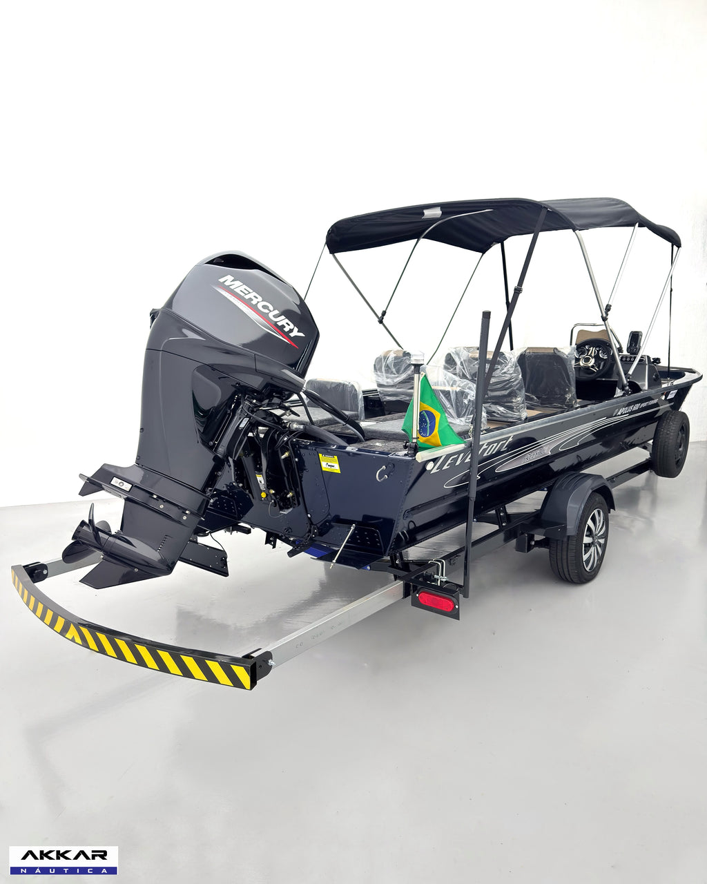 Barco lancha Levefort Apolus 600 + Motor popa Mercury 60HP + Carreta rodoviária