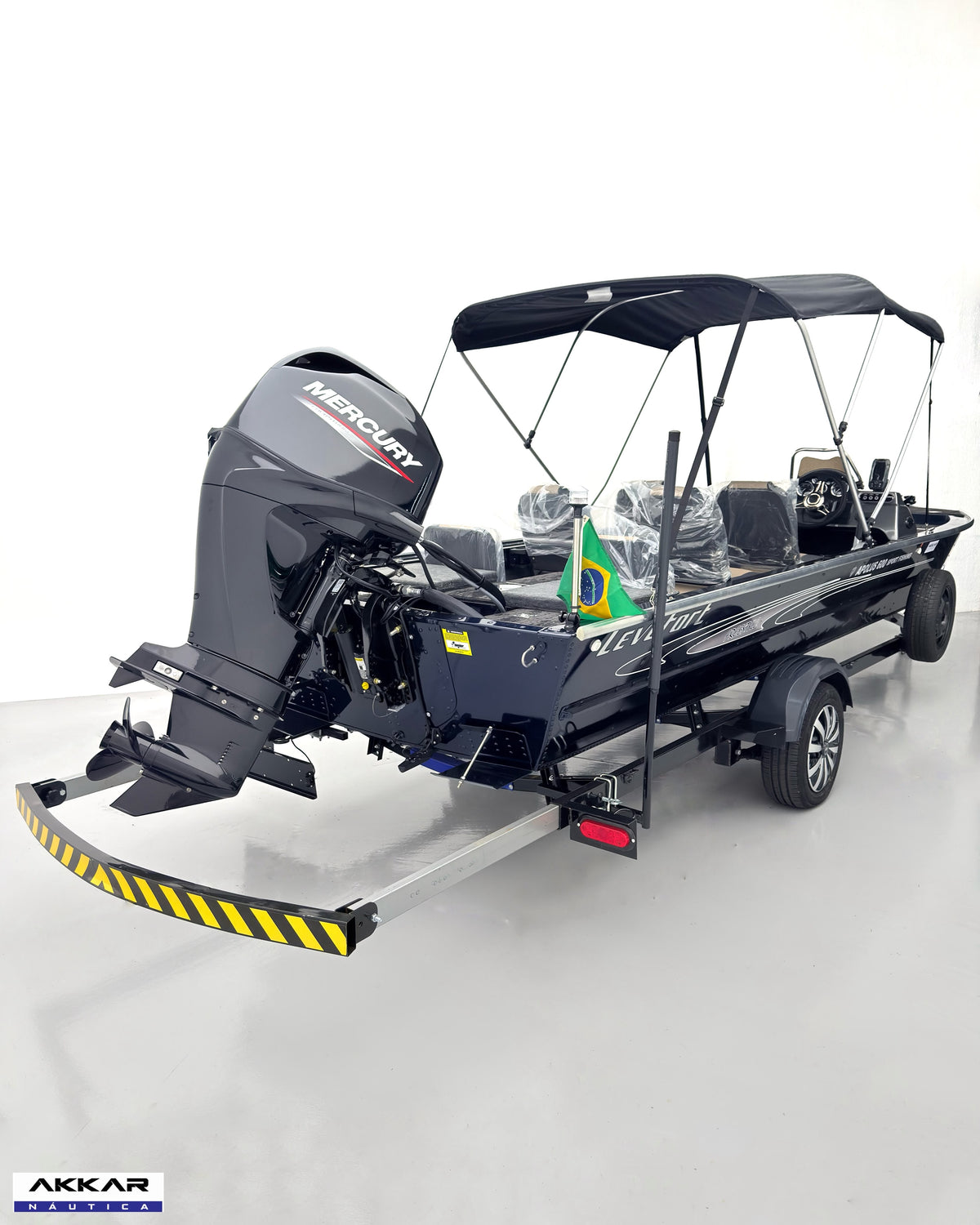 Barco lancha Levefort Apolus 600 + Motor popa Mercury 60HP + Carreta rodoviária