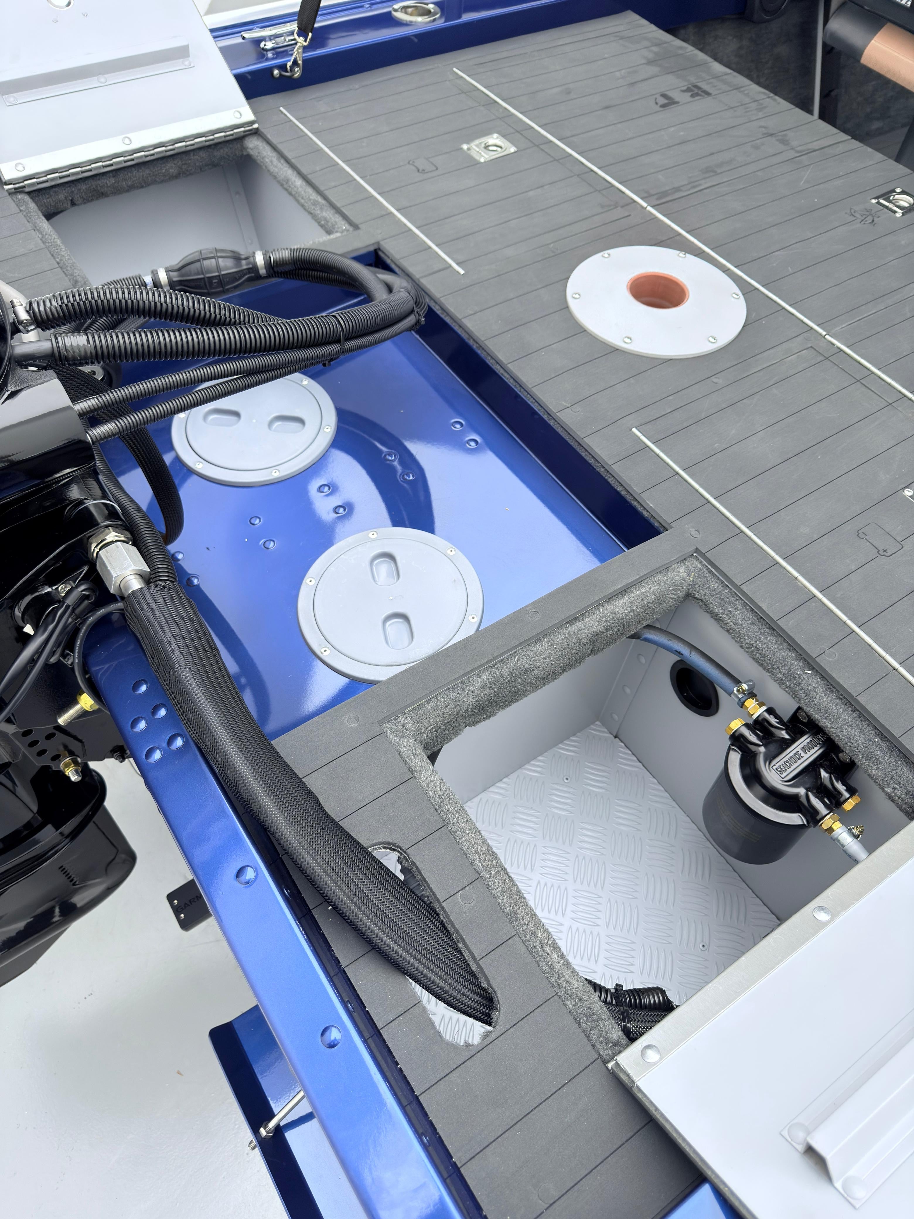 Barco lancha Levefort Apolus 600 + Motor popa Mercury 60HP ELPT EF + Carreta rodoviária